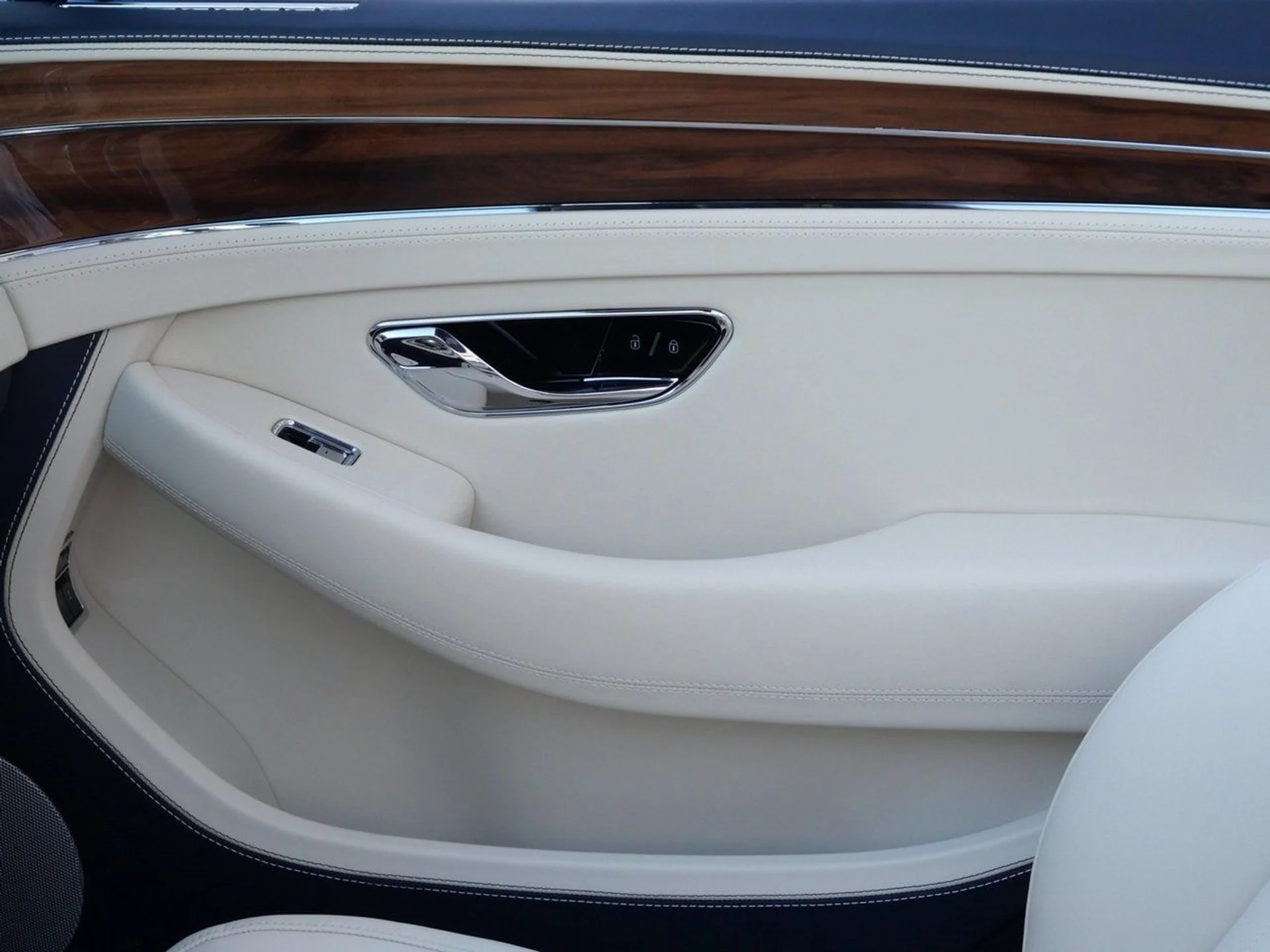 mph013_2585049927_1212541dfc5d9f9b4571092824736aa1x_078b78be75