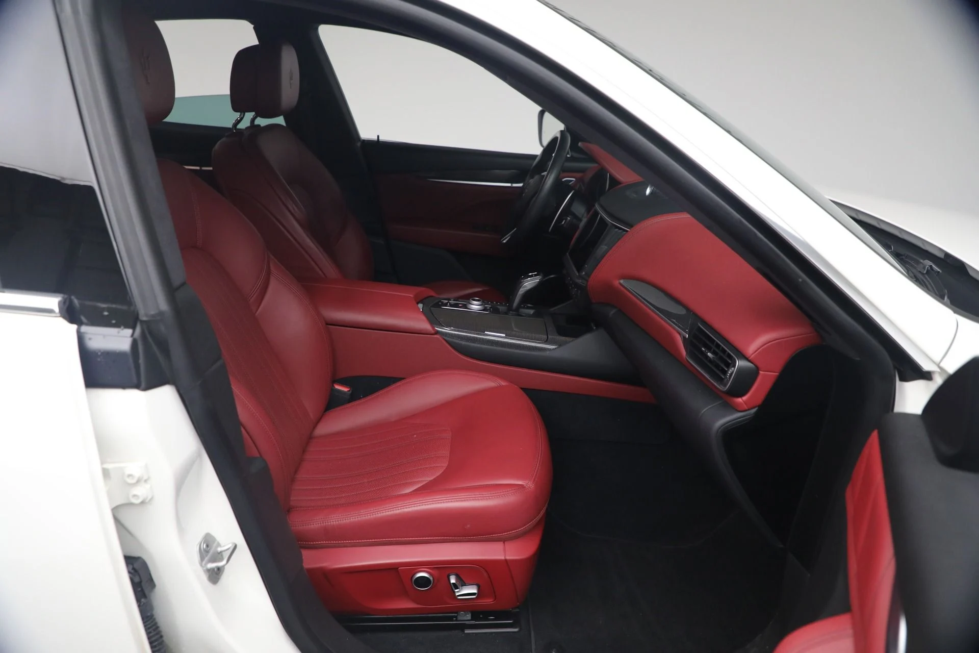 mph013_2587909128_Used_2023_Maserati_Levante_GT_1788557801_301a5ca636