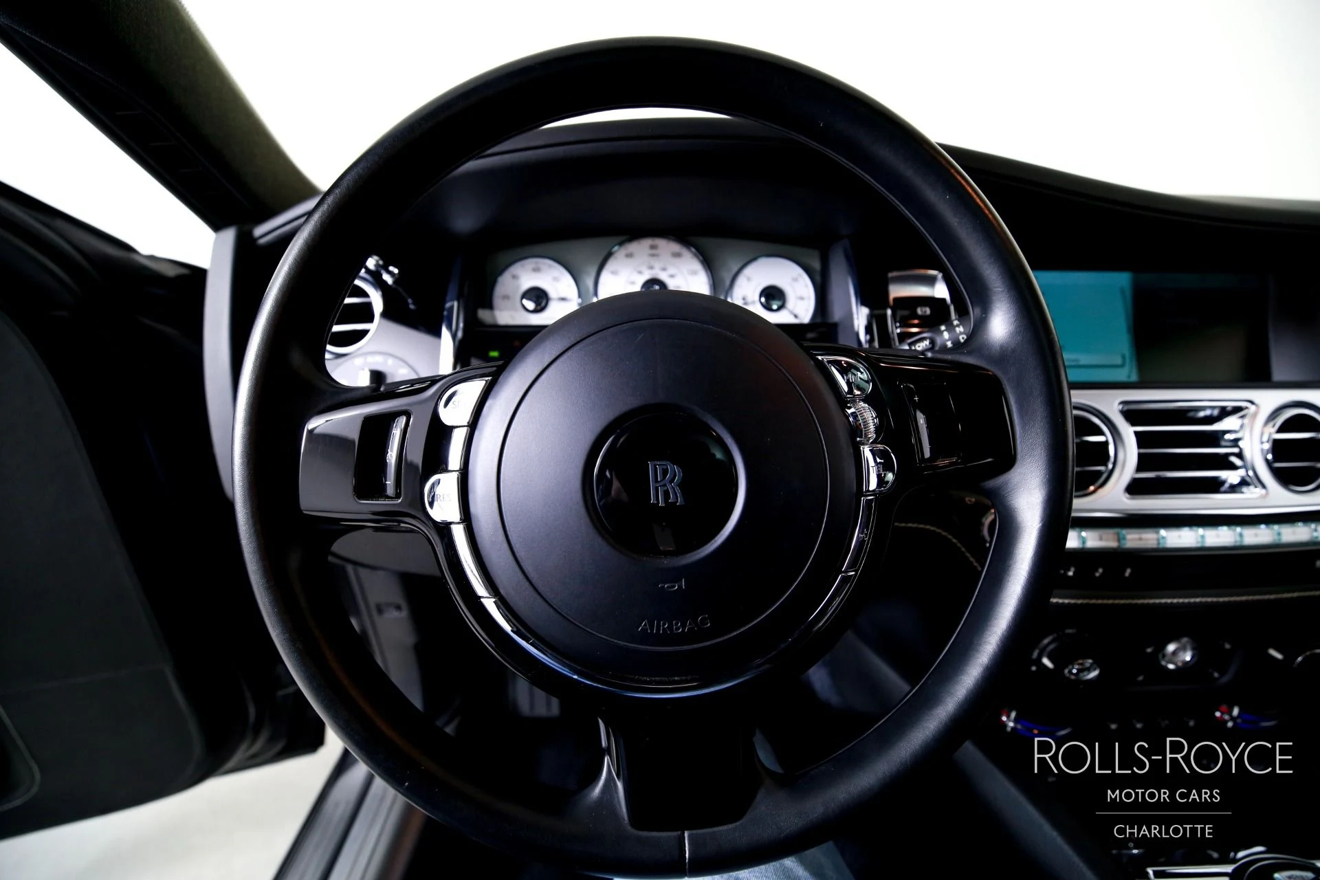 mph013_2592351040_Used_2015_Rolls_Royce_Ghost_1769450770_fab45bd43d