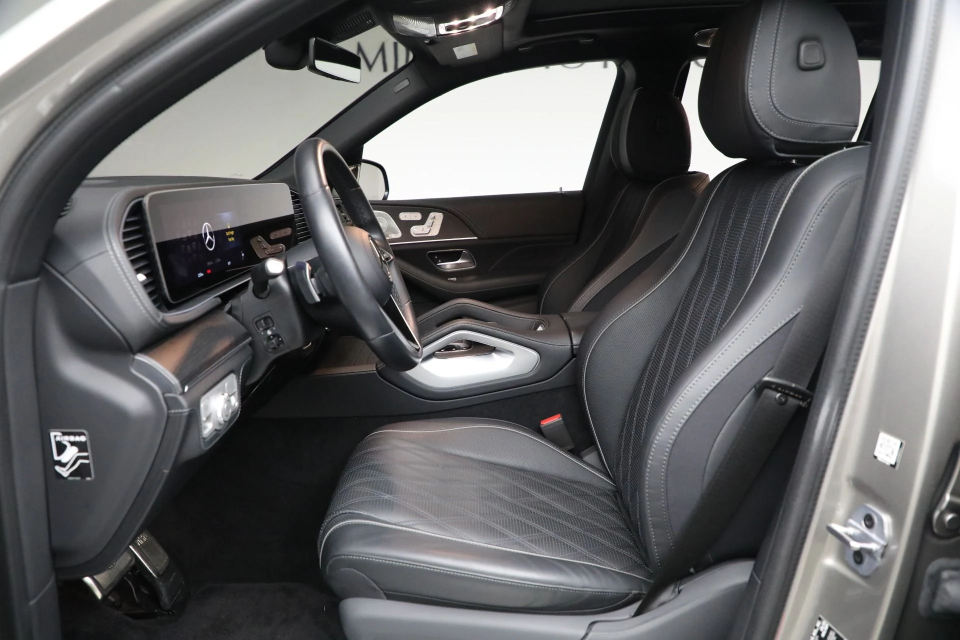 mph013_2593543280_Used_2024_Mercedes_Benz_Maybach_GLS_600_4_MATIC_1763566365_a4c24c01d0