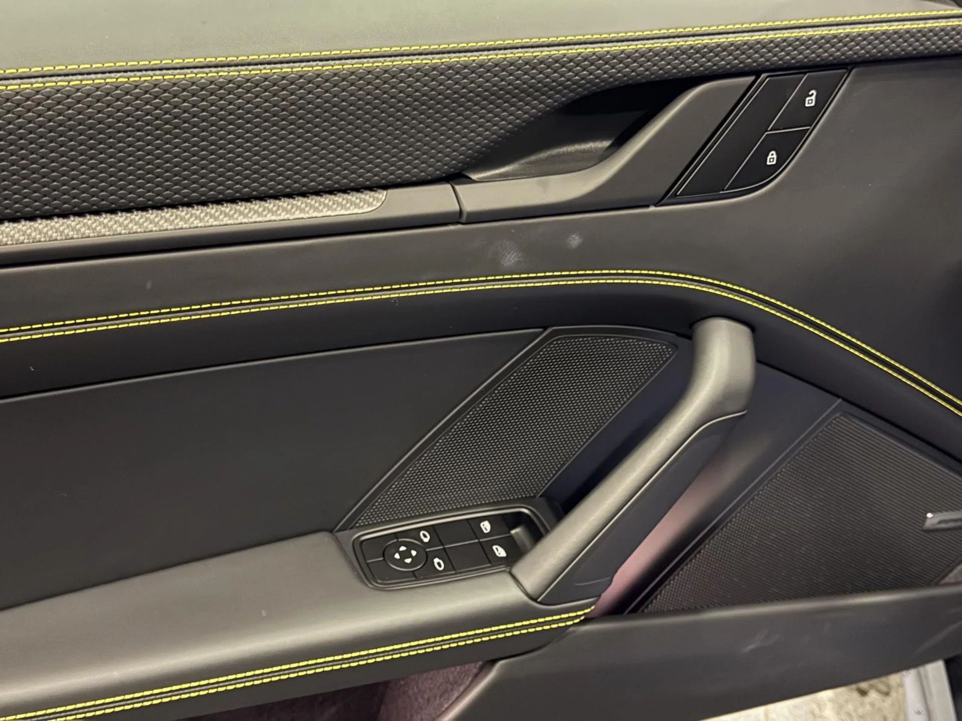 mph013_2595278765_6eb1d516a6171267650ae6c84ccbe60ex_8282aff9d0