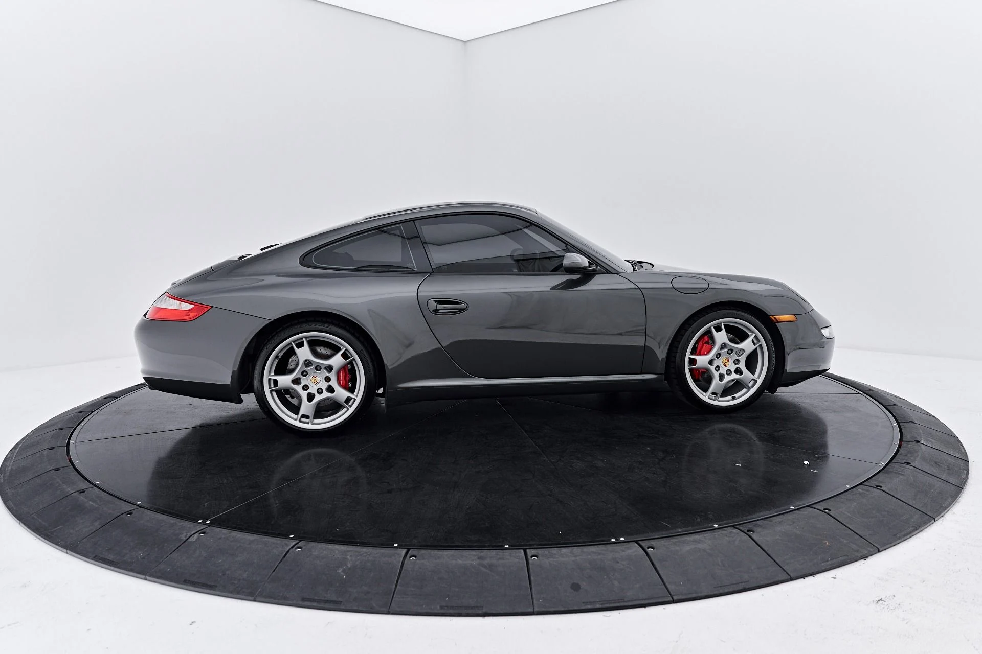 mph013_2596001244_Used_2005_Porsche_911_Carrera_S_1791837270_20d3faab6f