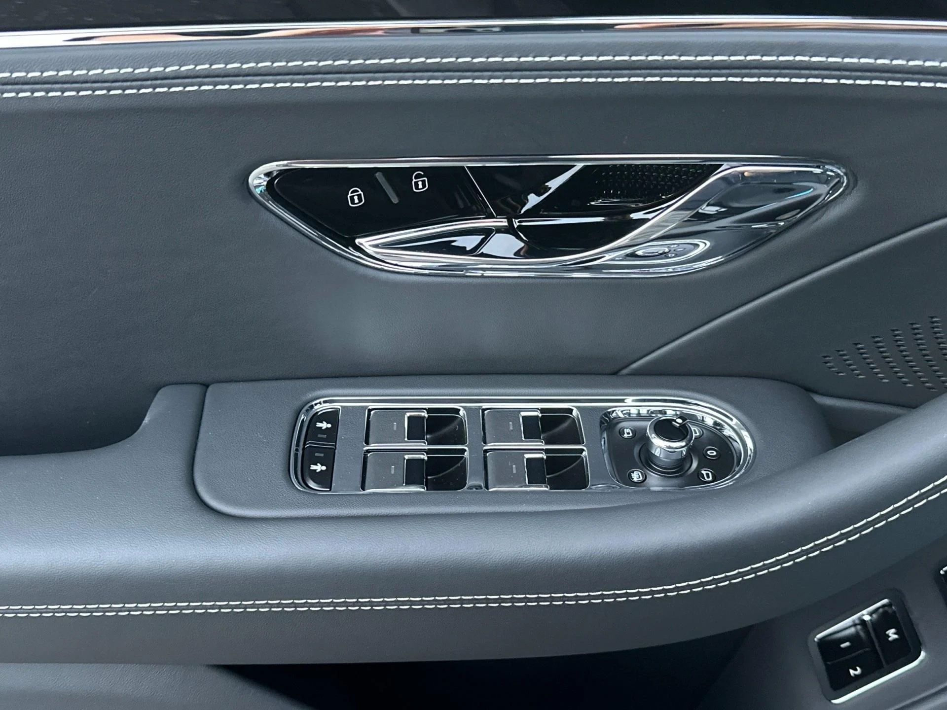 mph013_2597016891_New_2026_Bentley_Flying_Spur_1766589030_9f99e4ac38