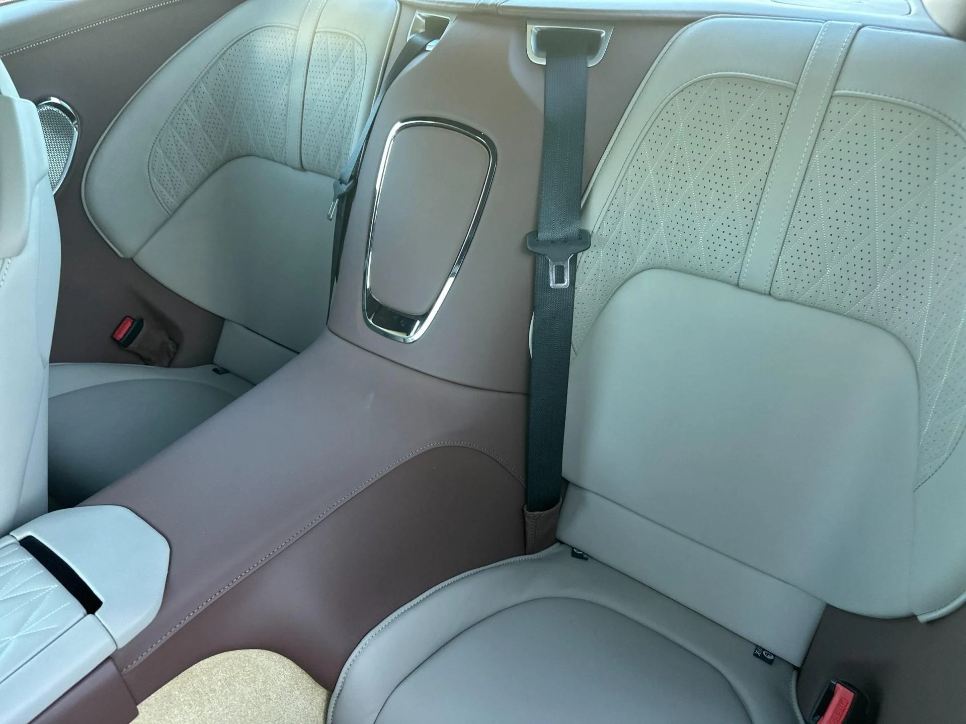 mph013_2600315527_New_2025_Aston_Martin_DB_12_1761746940_36ad853abf