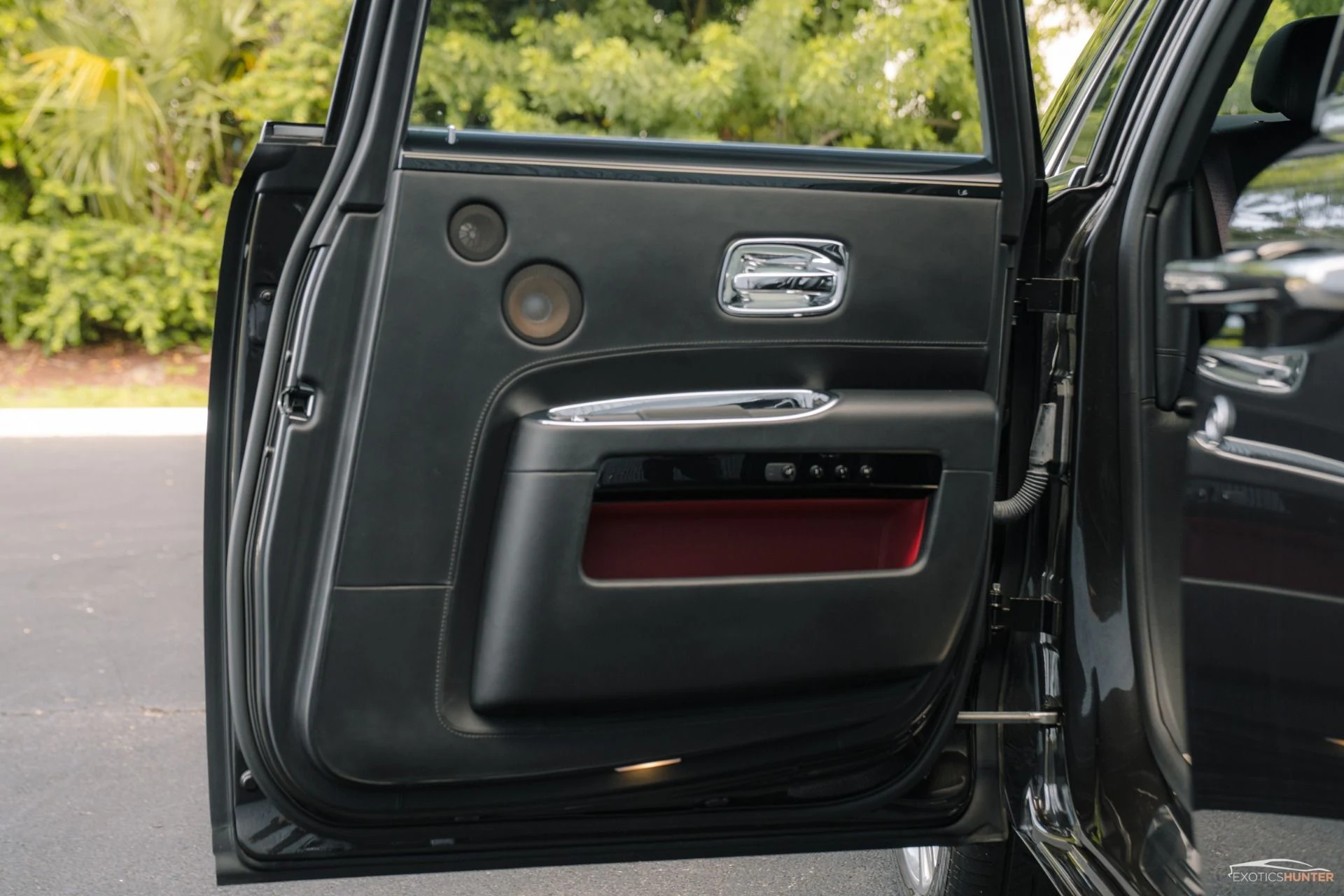 mph013_2607634745_Used_2015_Rolls_Royce_Ghost_w_Rear_Theatre_Picnic_Tables_1754343569_ad6559bb33