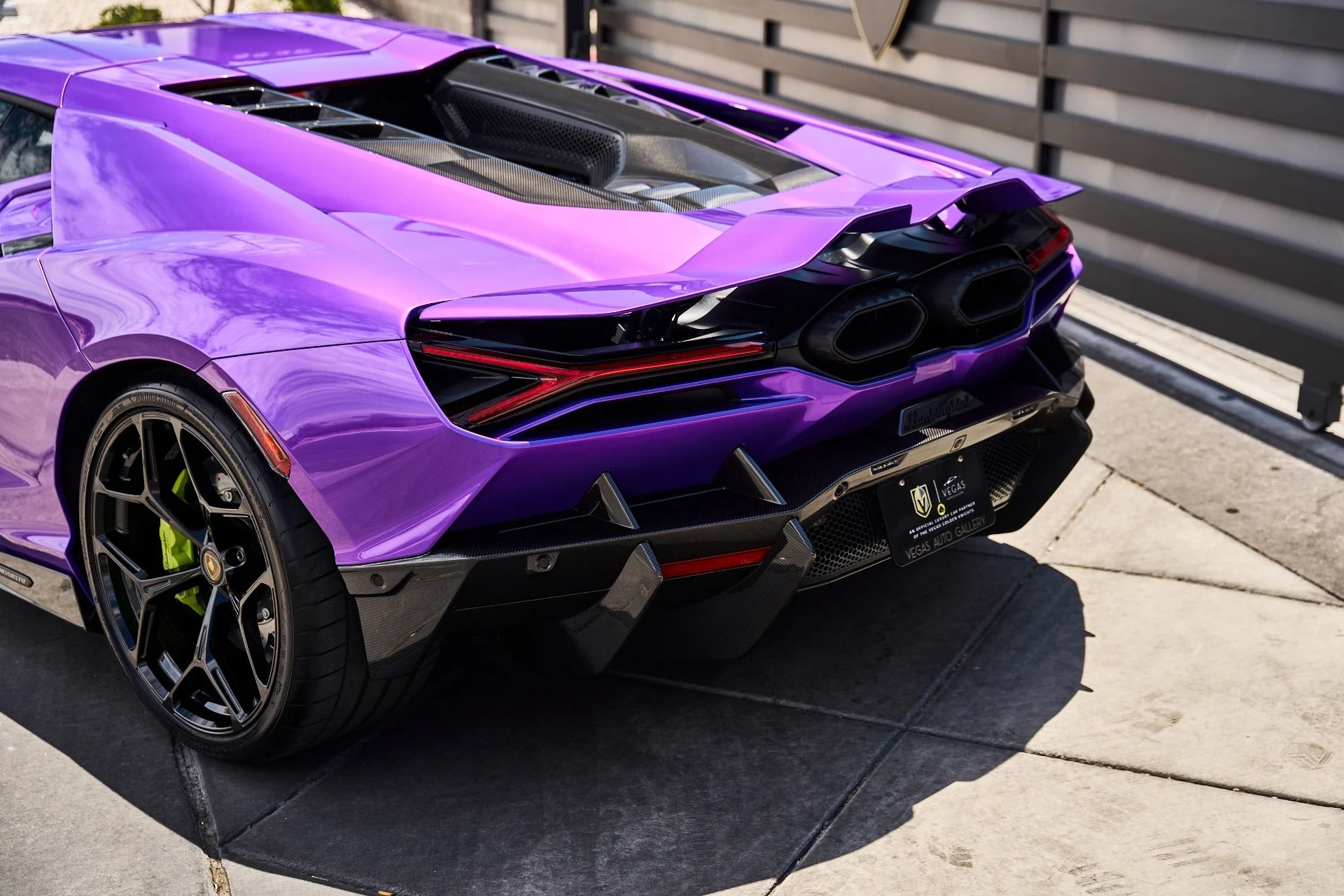 mph013_2609735171_Used_2025_Lamborghini_Revuelto_Base_1784242600_806ada728c