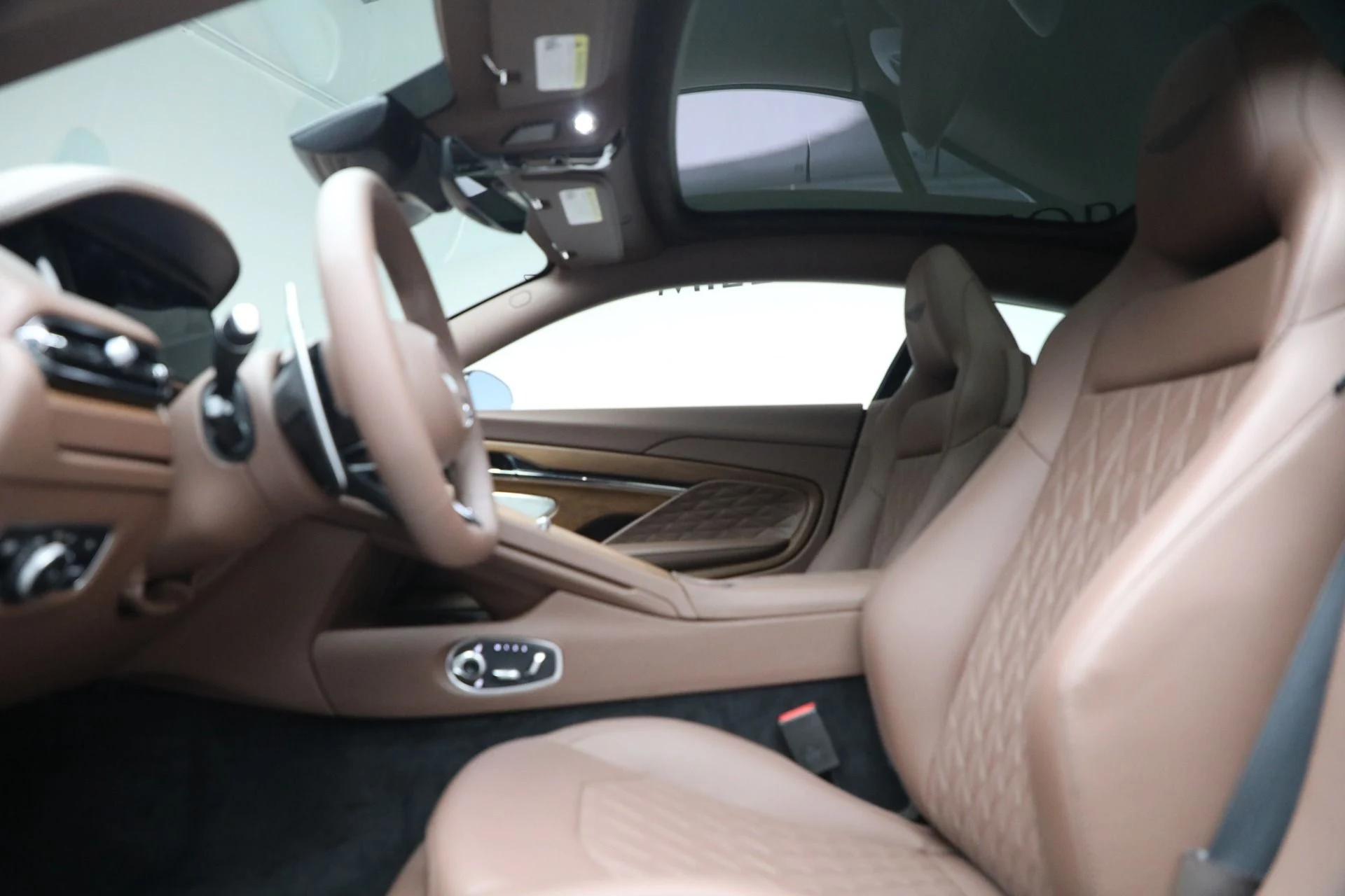 mph013_261142510_Used_2025_Aston_Martin_DB_12_V8_1735242032_1c477d4b17