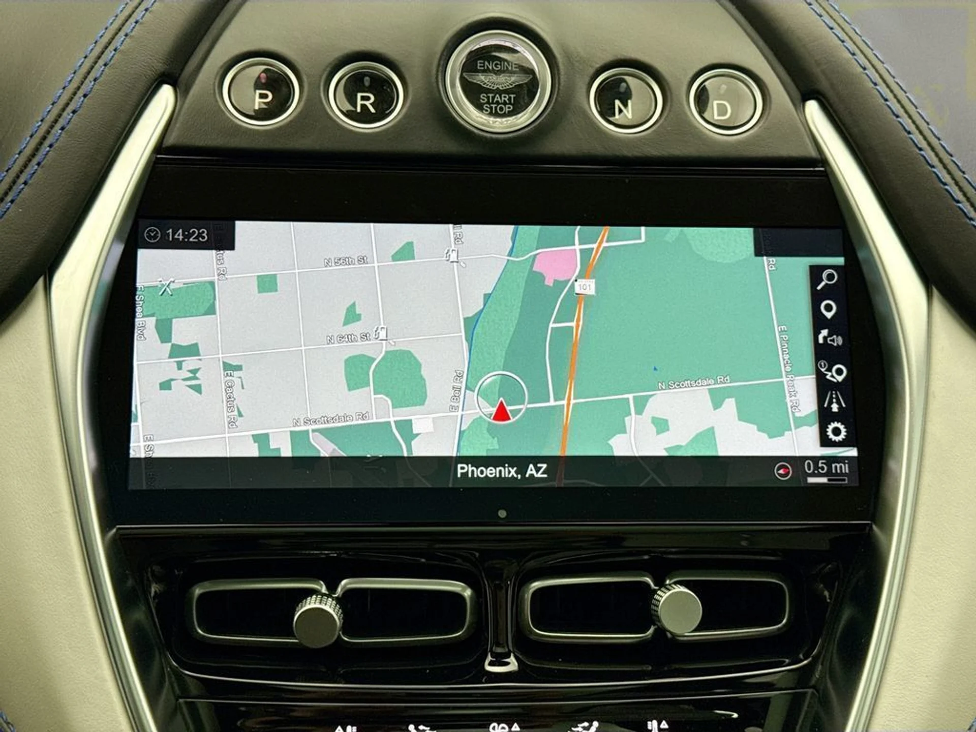 mph013_2613585123_used_2022_aston_martin_dbx_awd_8119_23003942_14_1024_e835c81131