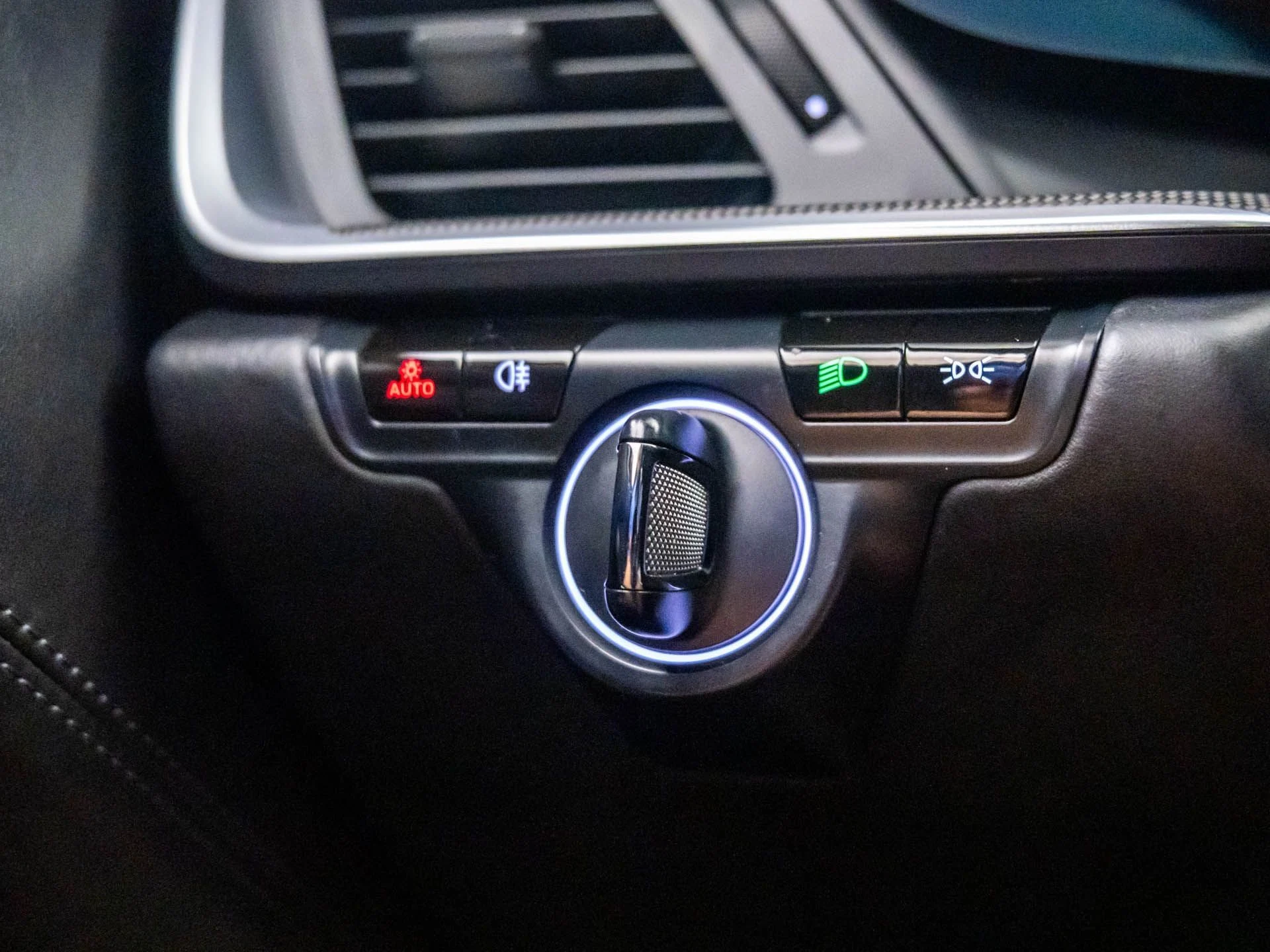 mph013_2615701276_219d6754a67fa840dcd3c18d1a095174x_c13b325509