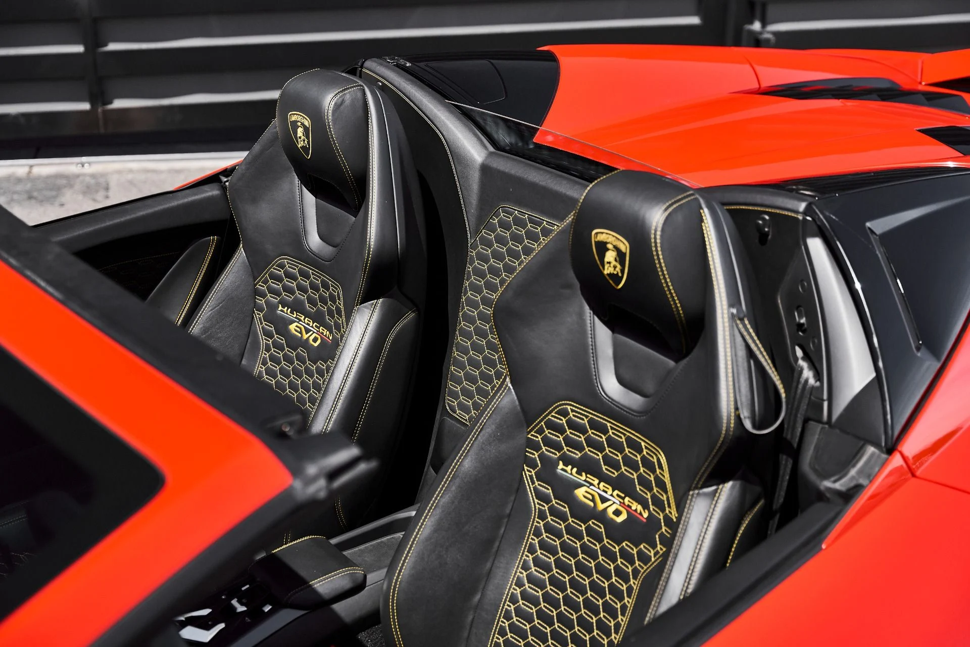 mph013_2618421394_Used_2023_Lamborghini_Huracan_EVO_Base_1776733380_2997feb298