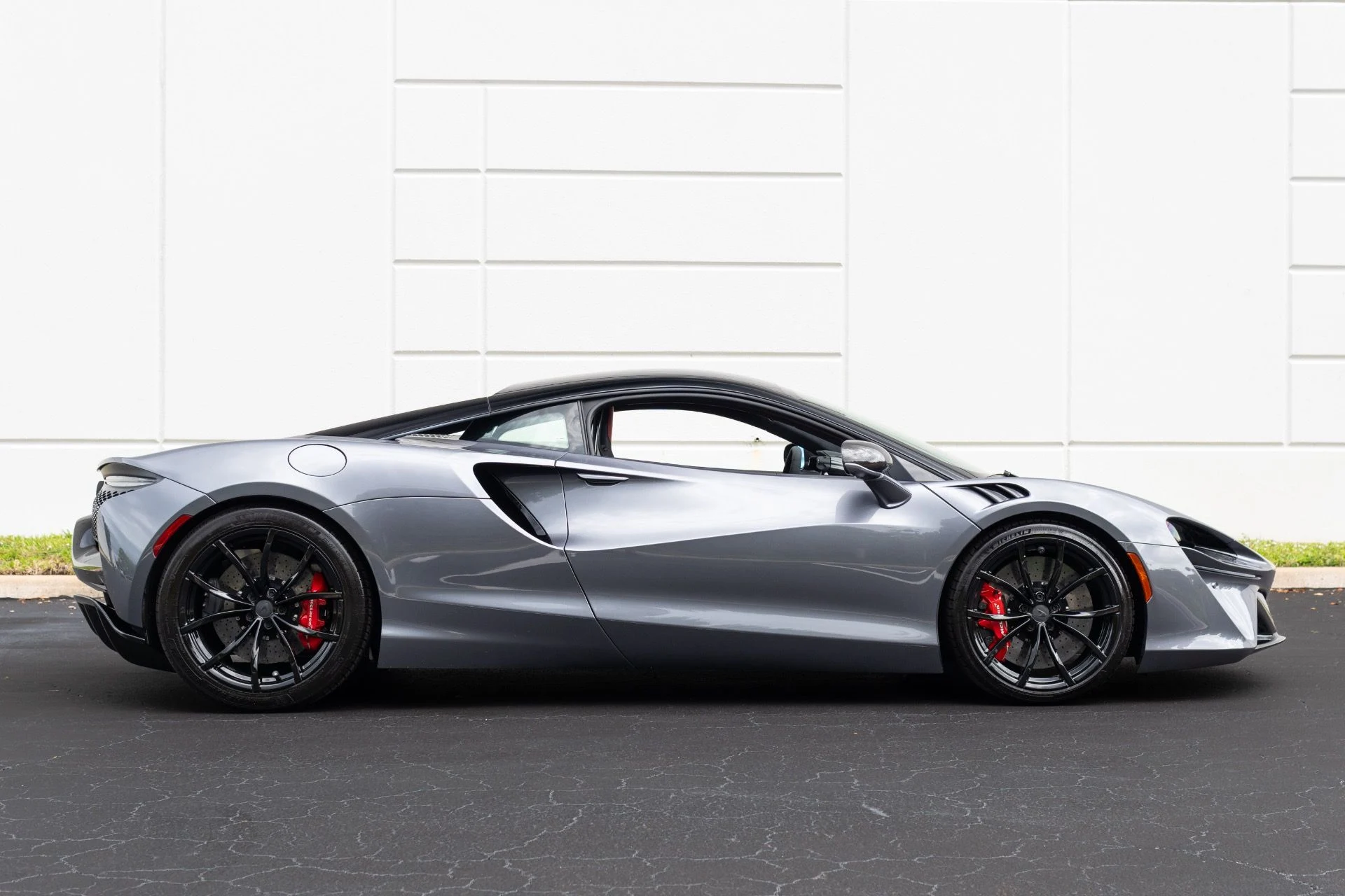 mph013_2624737736_Used_2023_Mc_Laren_Artura_1776712926_57b601668a