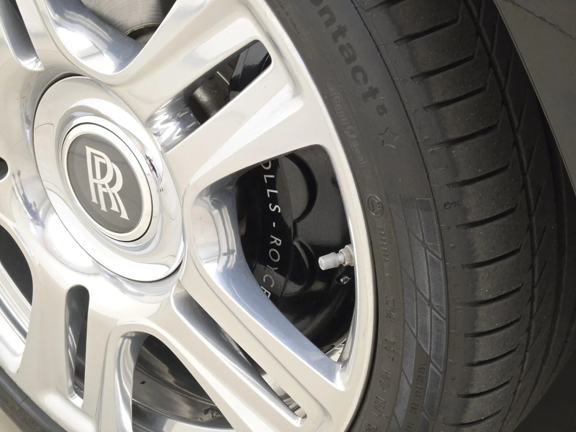 mph013_2628918334_Used_2017_Rolls_Royce_Ghost_1773381583_cd301cf145