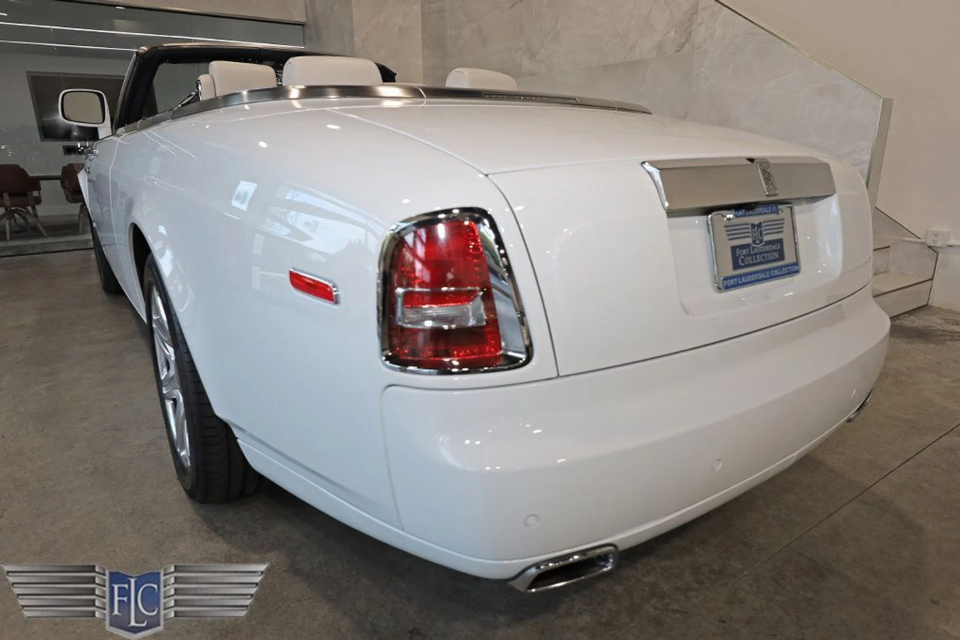mph013_2631425889_used_2014_rolls_royce_phantom_drophead_coupe_9689_22941725_14_1024_db9bc3e7ad