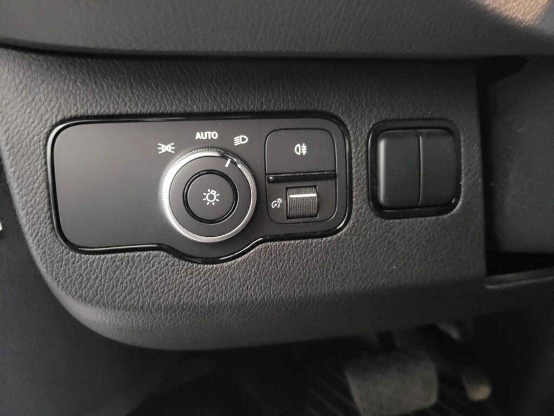 mph013_2632312128_mercedes_benz_4500_2022_jpg_v_1775587595_6452588f3a