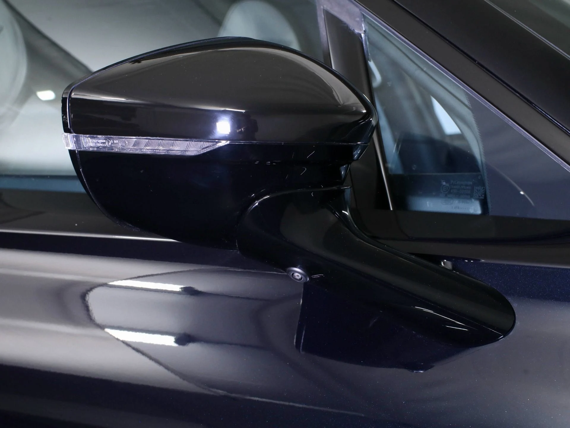 mph013_2634467454_New_2025_Aston_Martin_DBX_707_1768455345_70dd726d40