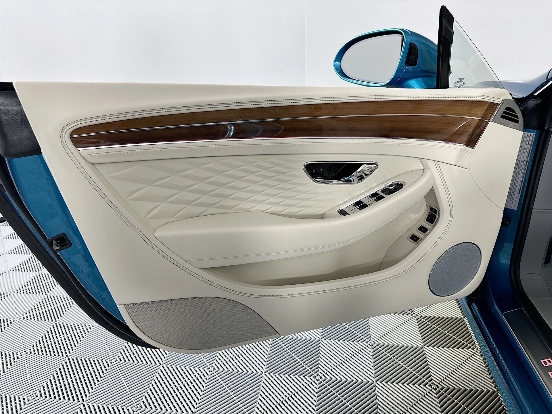 mph013_2640717426_14_f315d9e36f