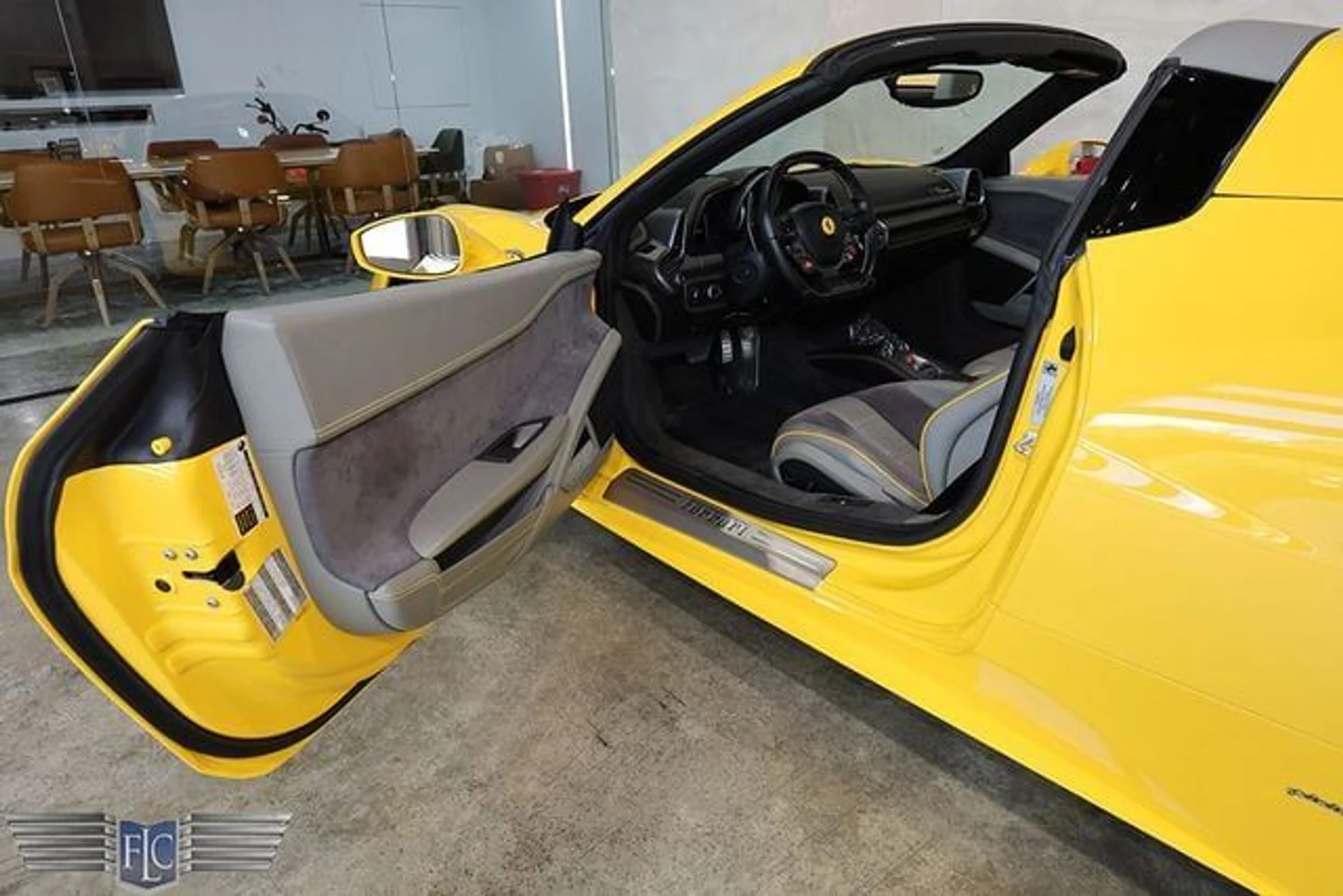 mph013_2643153440_used_2015_ferrari_458_italia_2drconvertible_9689_23049231_17_640_f3bf405af5