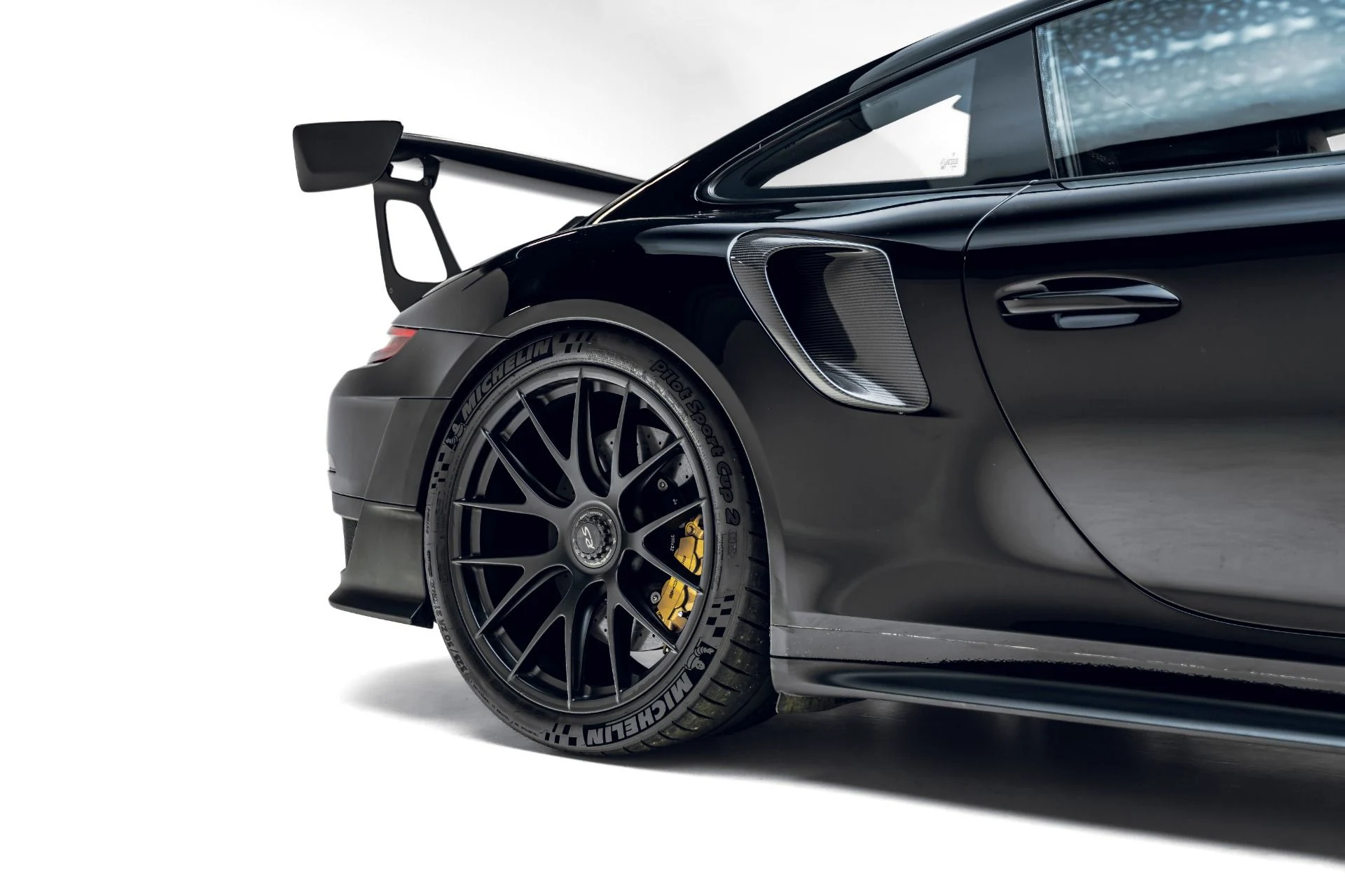 mph013_2644600727_Used_2018_Porsche_911_GT_2_RS_1783012713_4c8ae1f92e