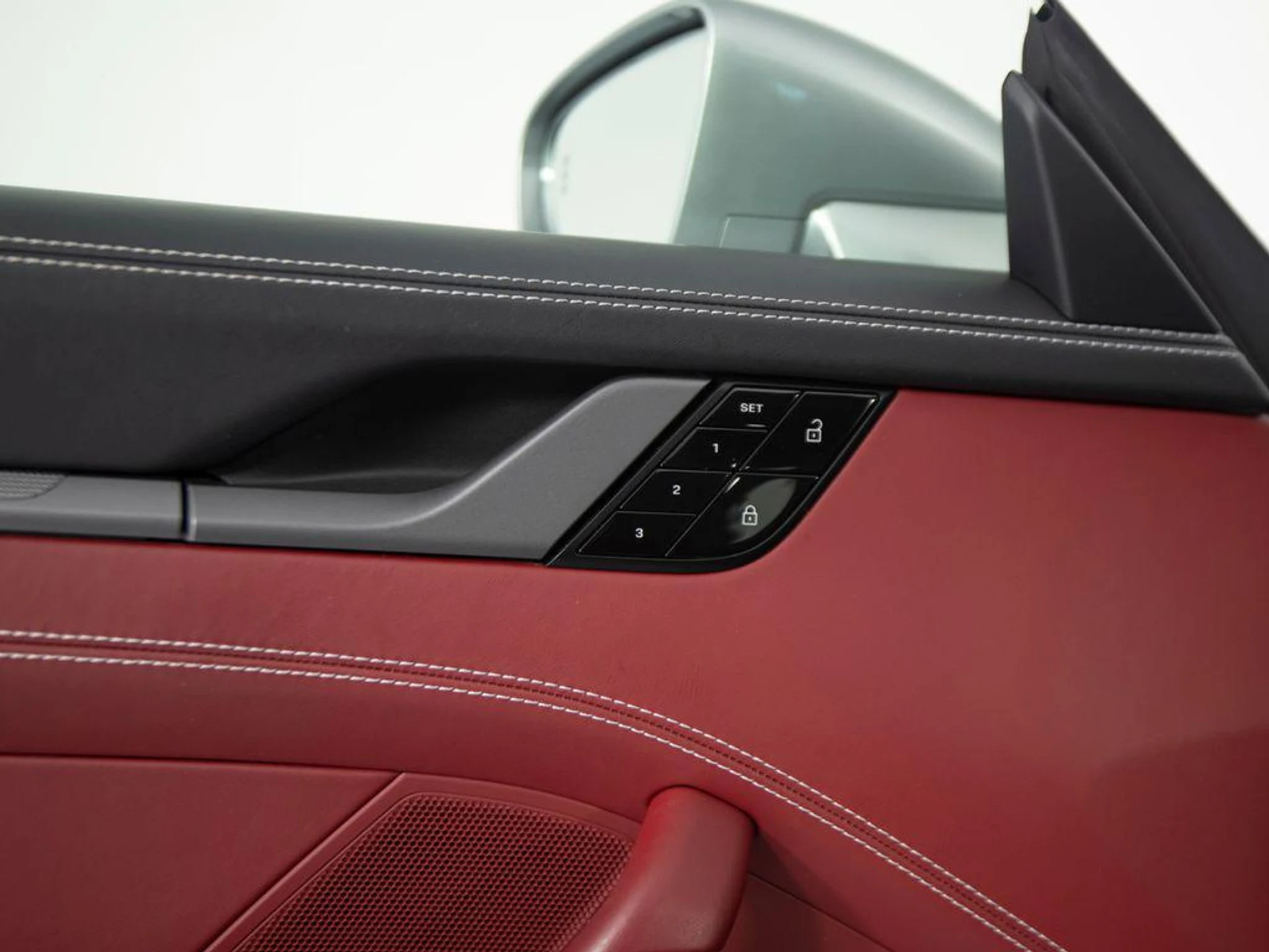 mph013_2647041244_2_C1t_Kg7_JWR_Ex_FS_5_HPH_5_R_Rd_W_Sj0_0ae9a1b37a