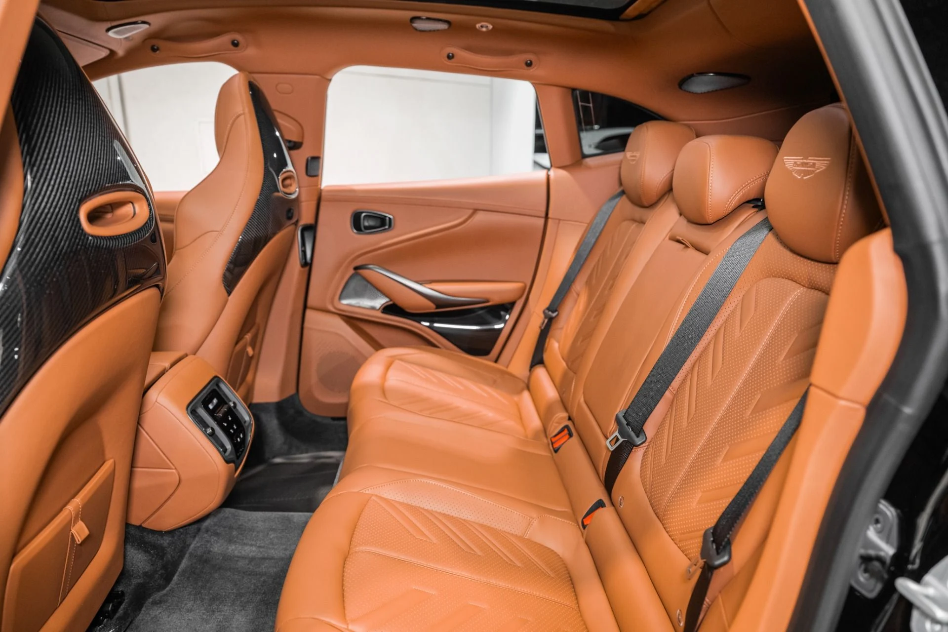 mph013_26569031_New_2026_Aston_Martin_DBX_S_1775443121_42ff6377dd