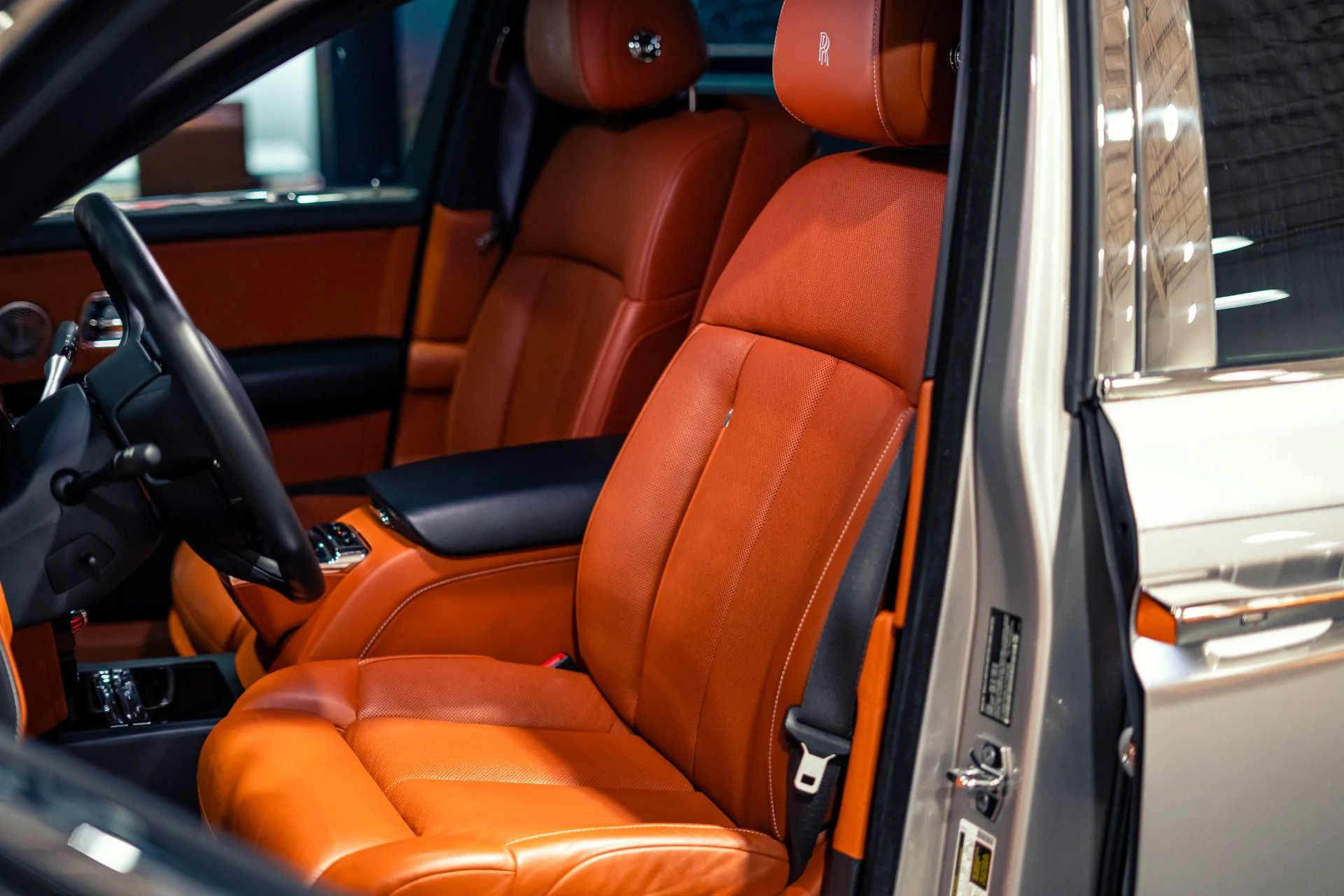 mph013_2666955438_Used_2018_Rolls_Royce_Phantom_Mansory_Edition_1780351839_b174db4e06