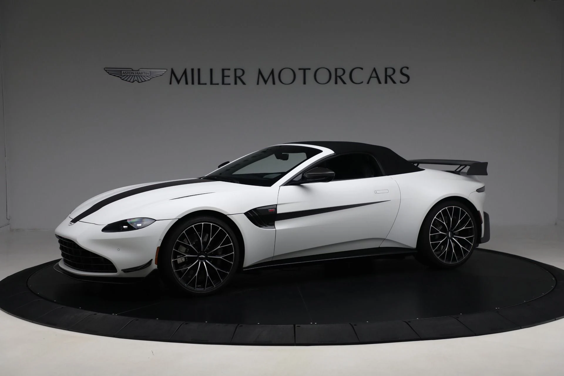 mph013_2667054441_Used_2022_Aston_Martin_Vantage_F1_Edition_ae712e8746