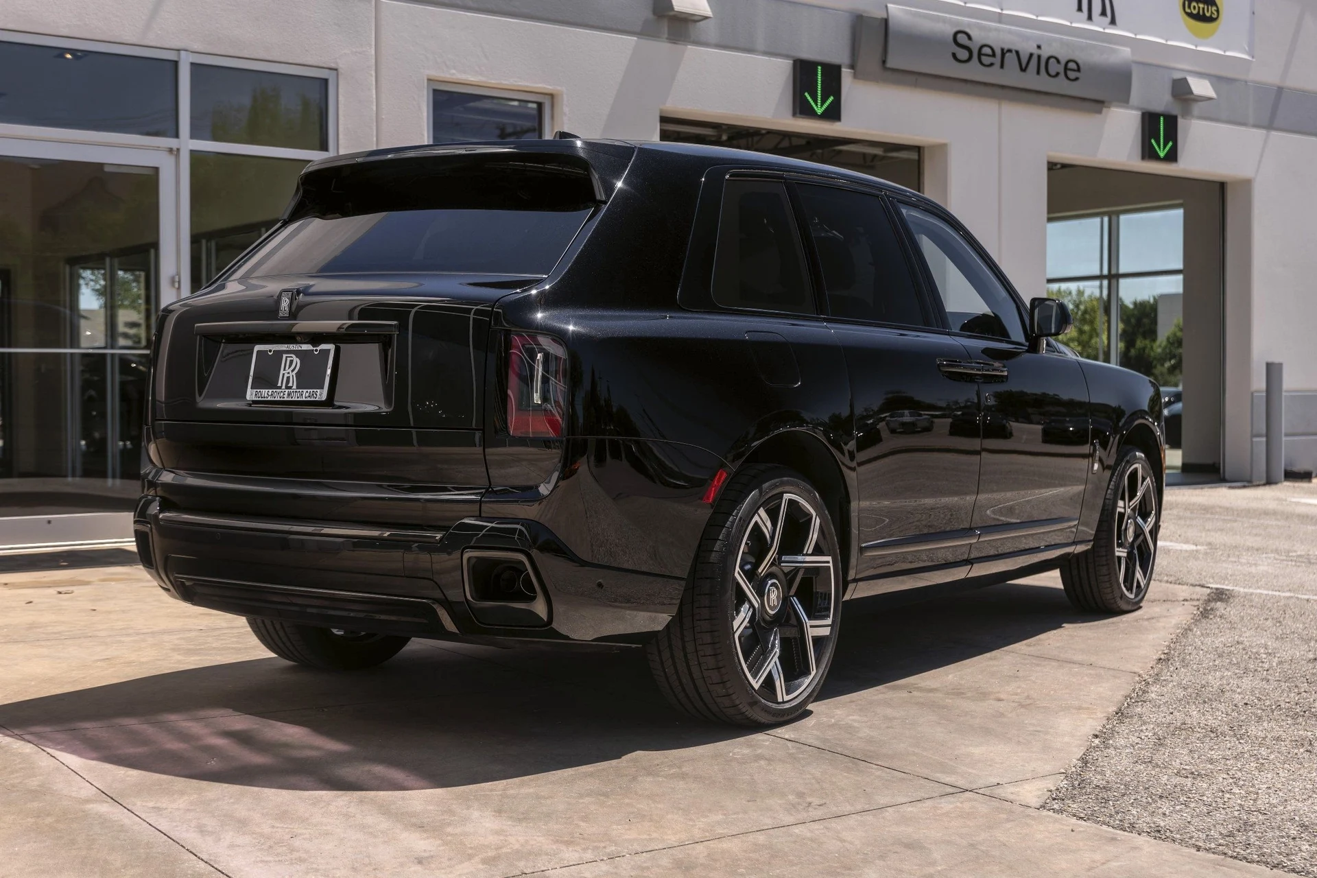 mph013_2669405307_Hi_Tech_Luxury_Imports_LLC_SLA_43_HA_07_TU_235148_image_13_e5705a7025