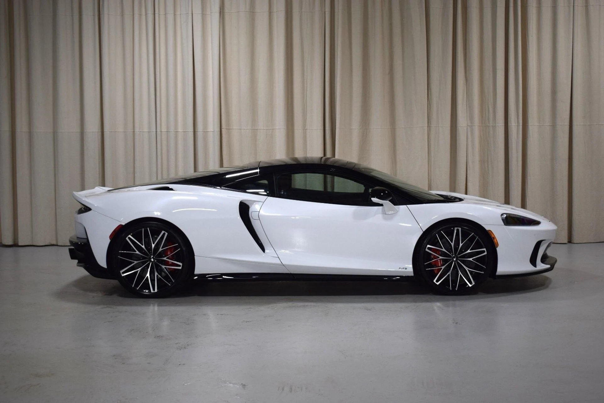 mph013_2669900861_2cef0f3f7bf60cb0df19d618a6c0ab3fx_2657bd8c21