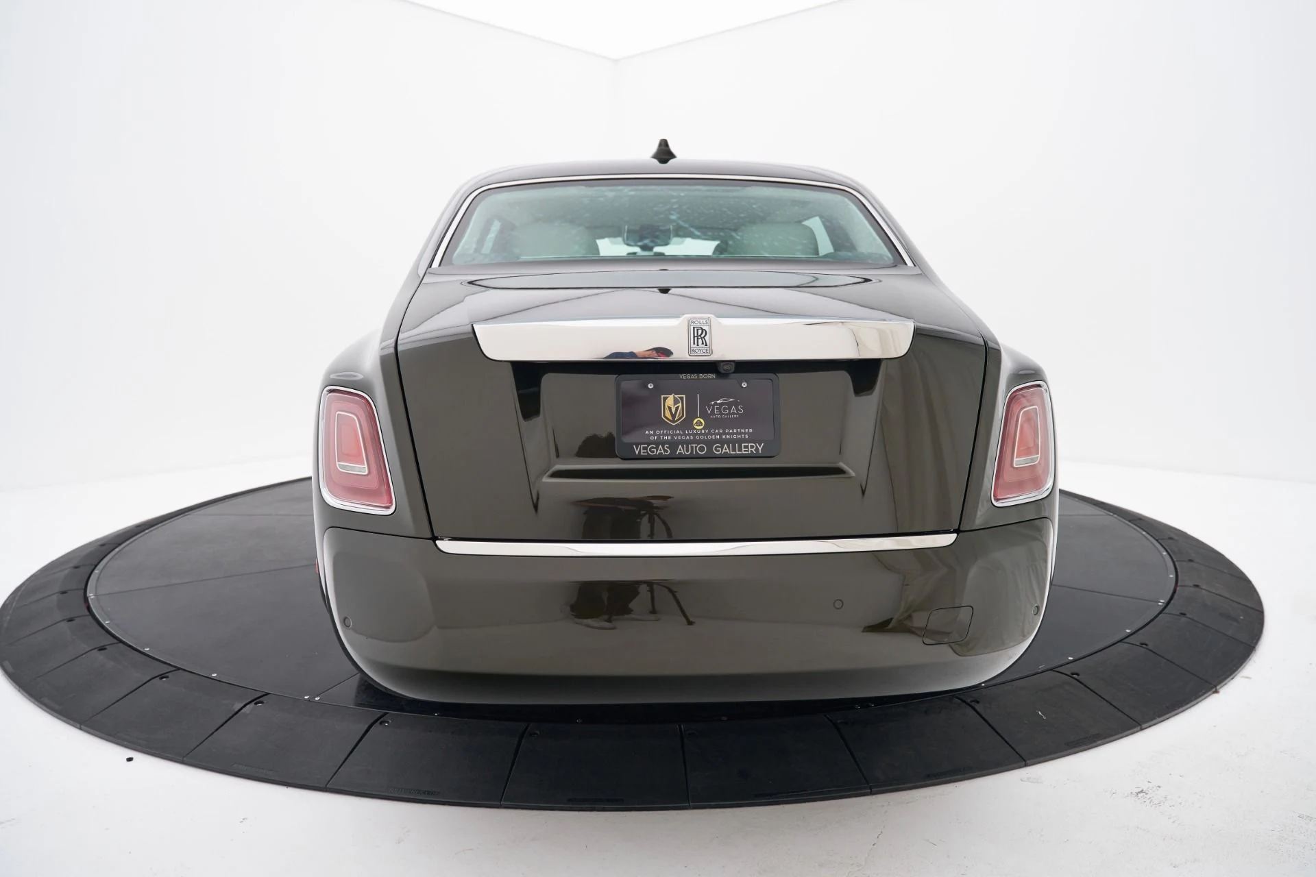 mph013_2670071036_Used_2026_Rolls_Royce_Phantom_Base_1792615143_e572521f7c