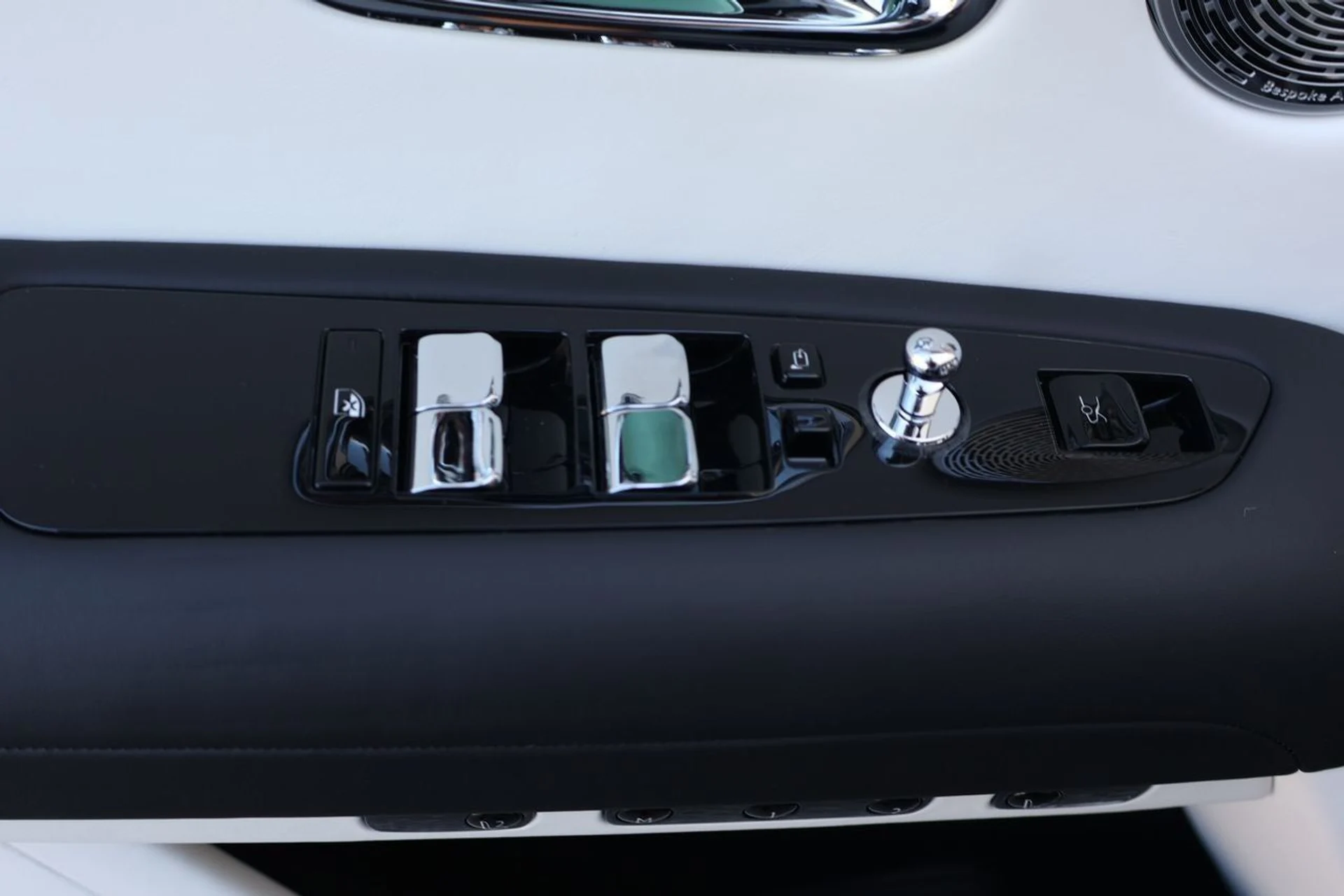 mph013_2670135311_14_5c0de7f7c7