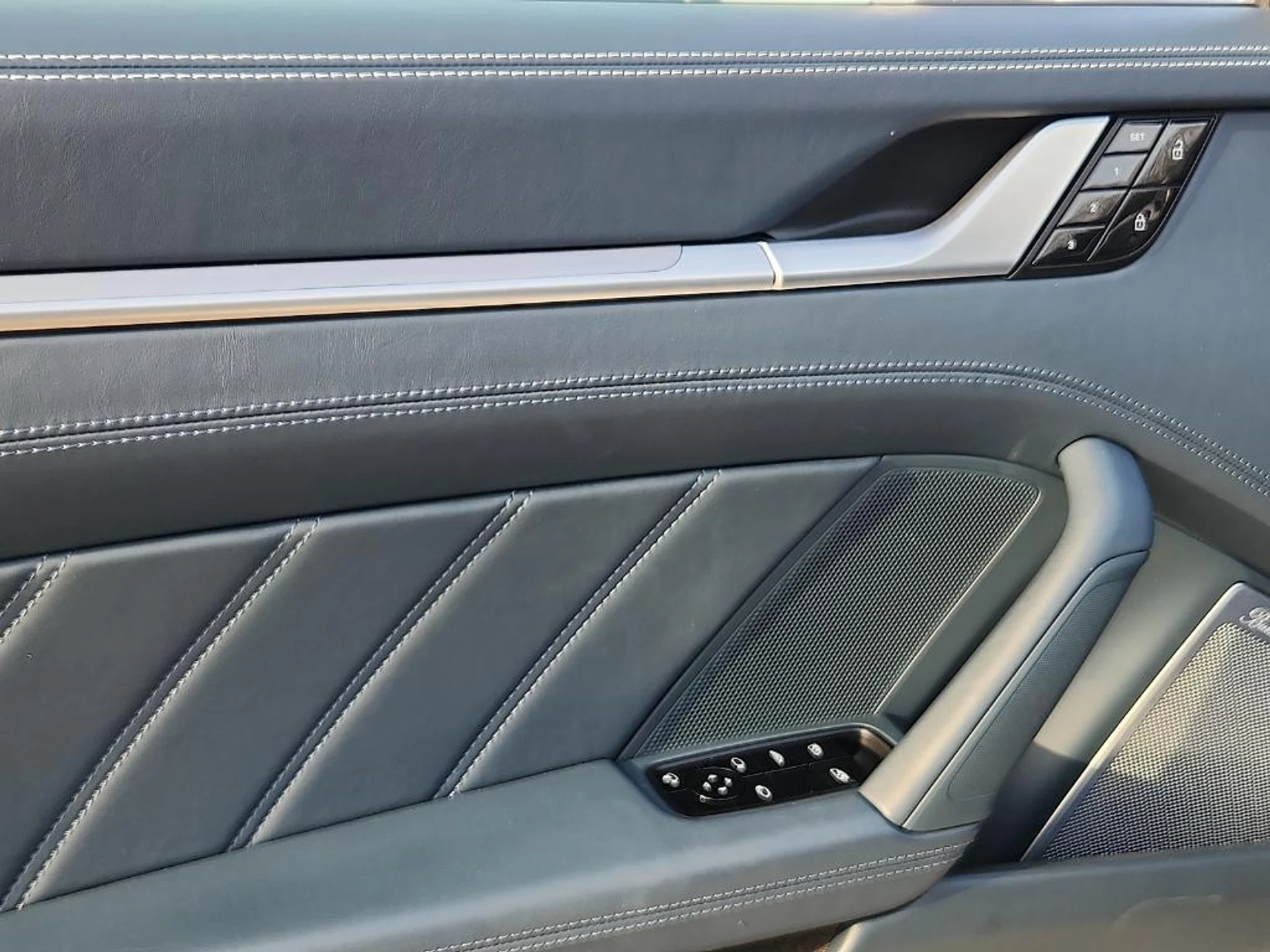 mph013_2684845830_J_Os09py24_F6_H_Eb_Zsq_Y_Ttt50v_C_Gc_daee33671d