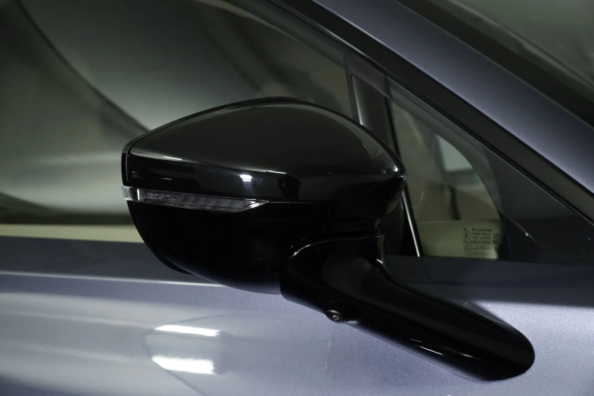 mph013_268876300_New_2026_Aston_Martin_DBX_707_1765563110_3af895b1e2