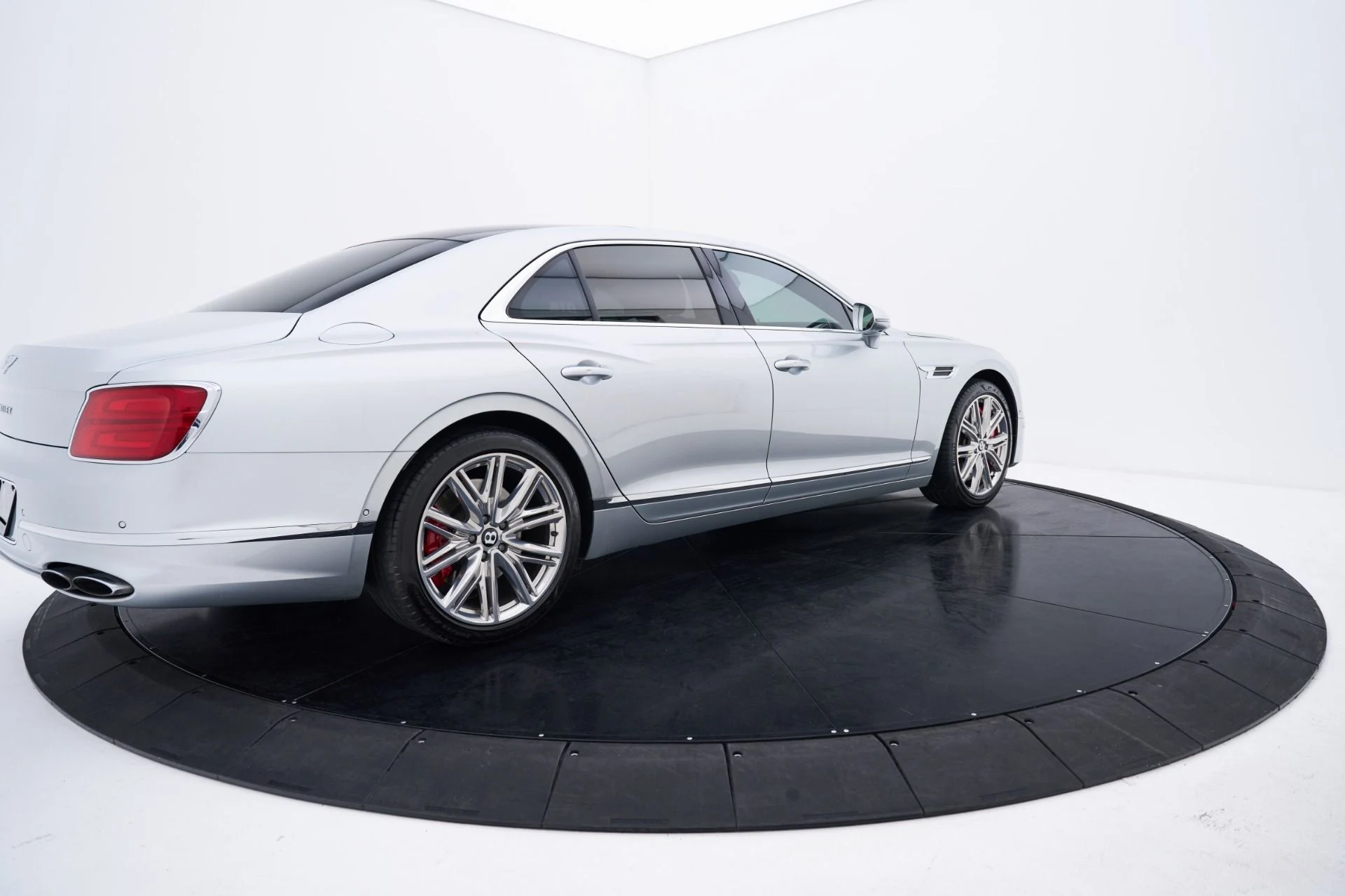 mph013_2690553522_Used_2022_Bentley_Flying_Spur_V8_1793211964_30f604bf8e