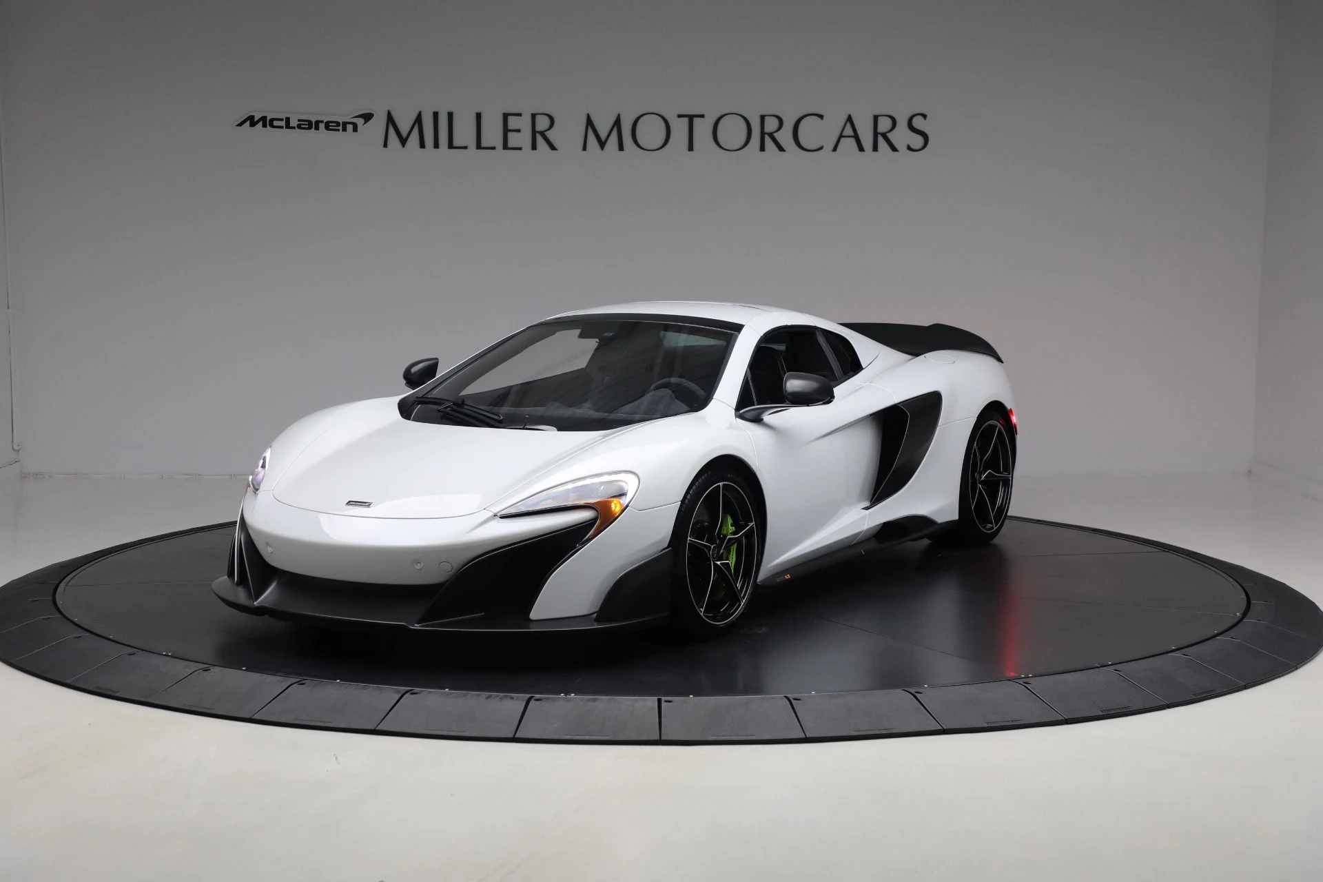 mph013_2698078258_Used_2016_Mc_Laren_675_LT_Spider_79dbf1d91b