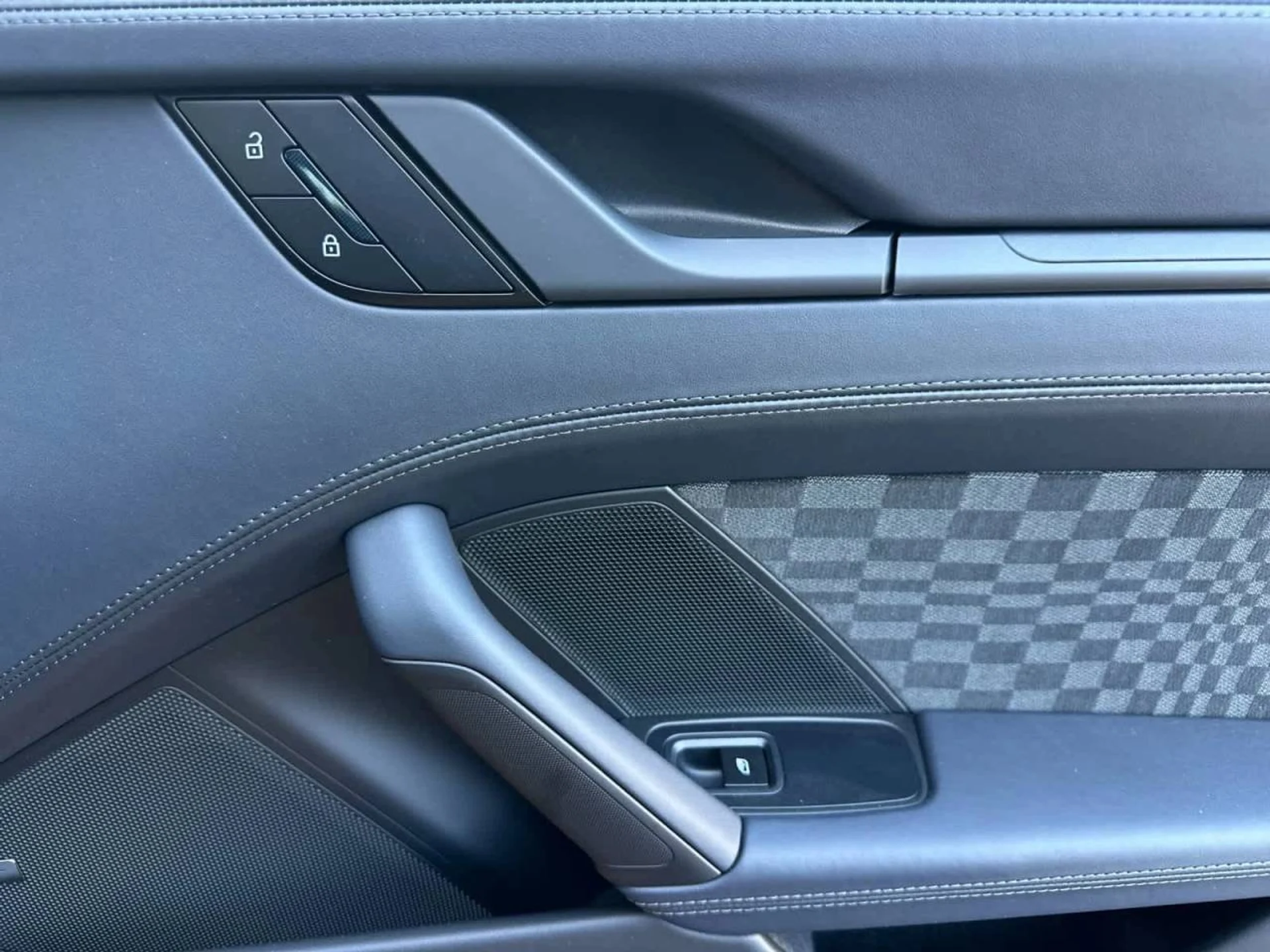 mph013_2699395126_14_e45fc5cf65