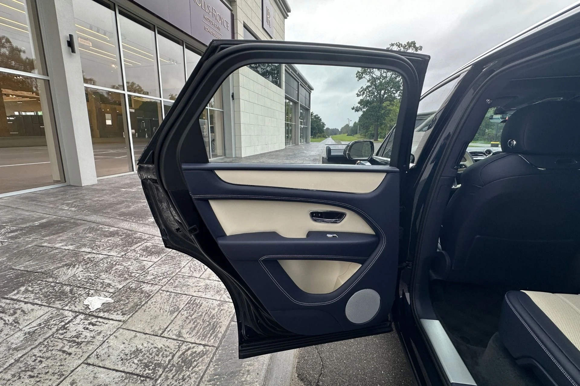 mph013_2701754154_New_2026_Bentley_Bentayga_V8_1784720366_6f2e06c048