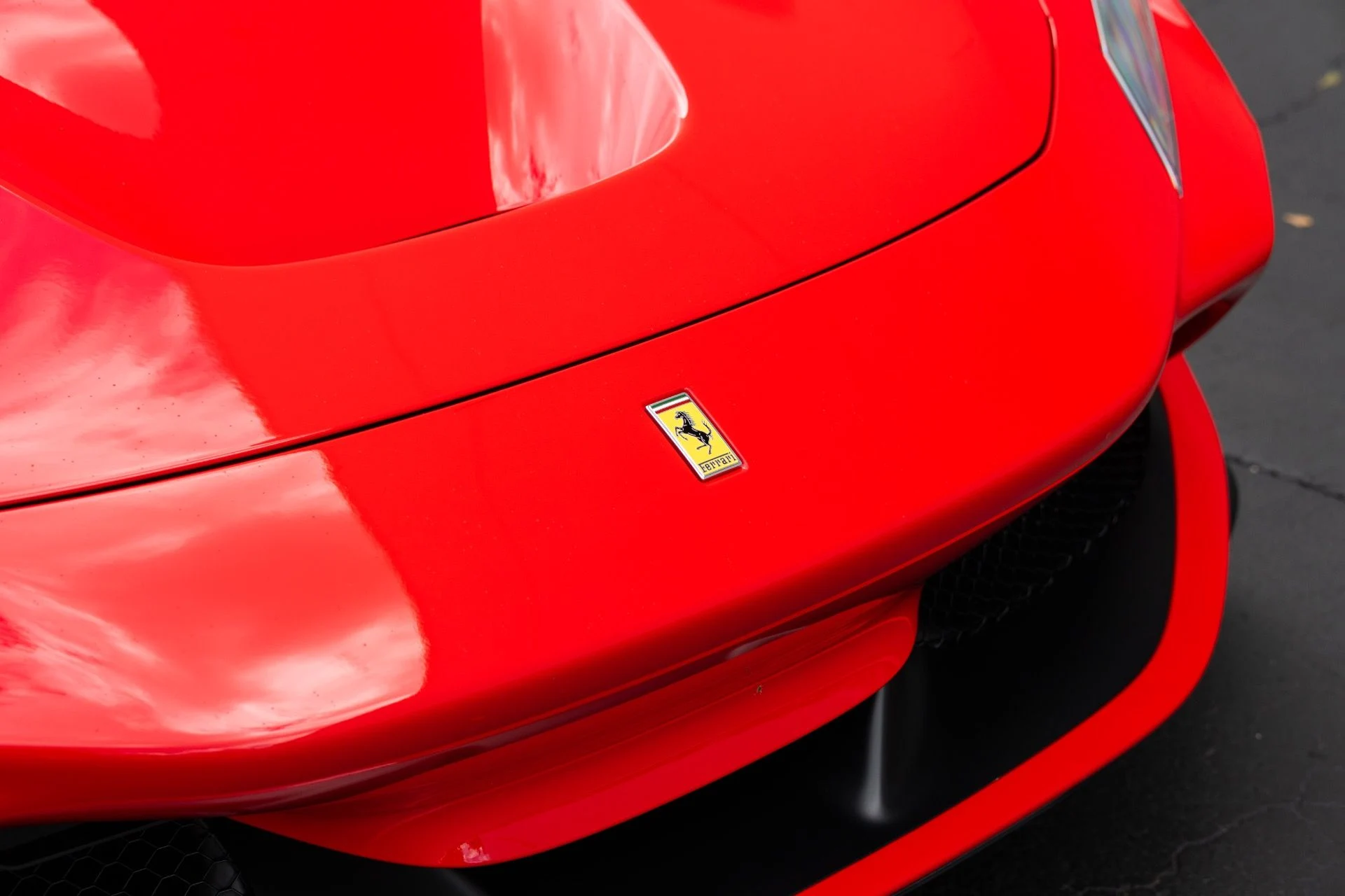 mph013_2703005520_Used_2022_Ferrari_F8_Tributo_1774670303_6a3d1e59fb