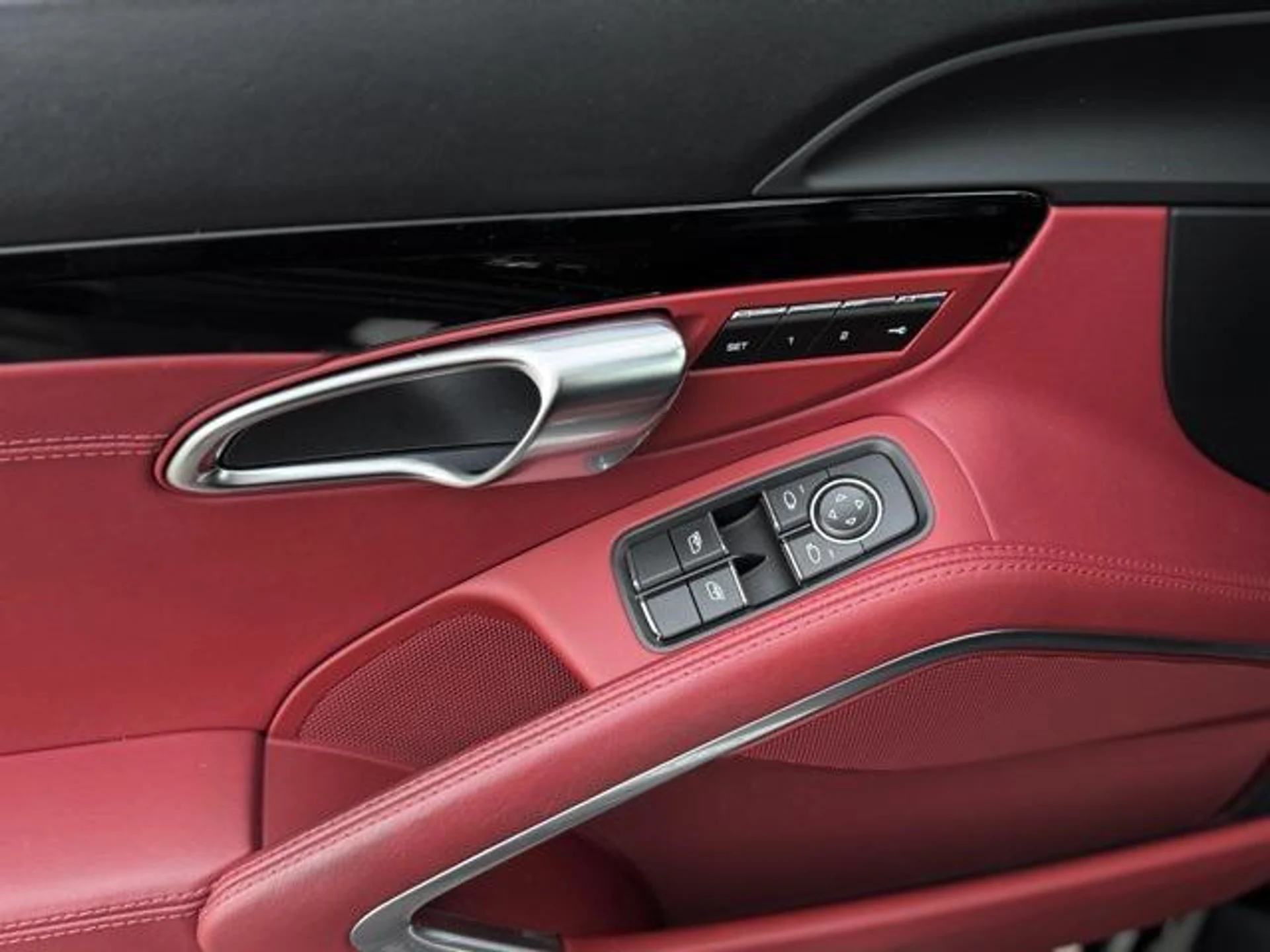 mph013_2706955570_DLQE_Lvi_Xk92_L_Da_A12_F_Fo128_V6_I_e83b094bd9