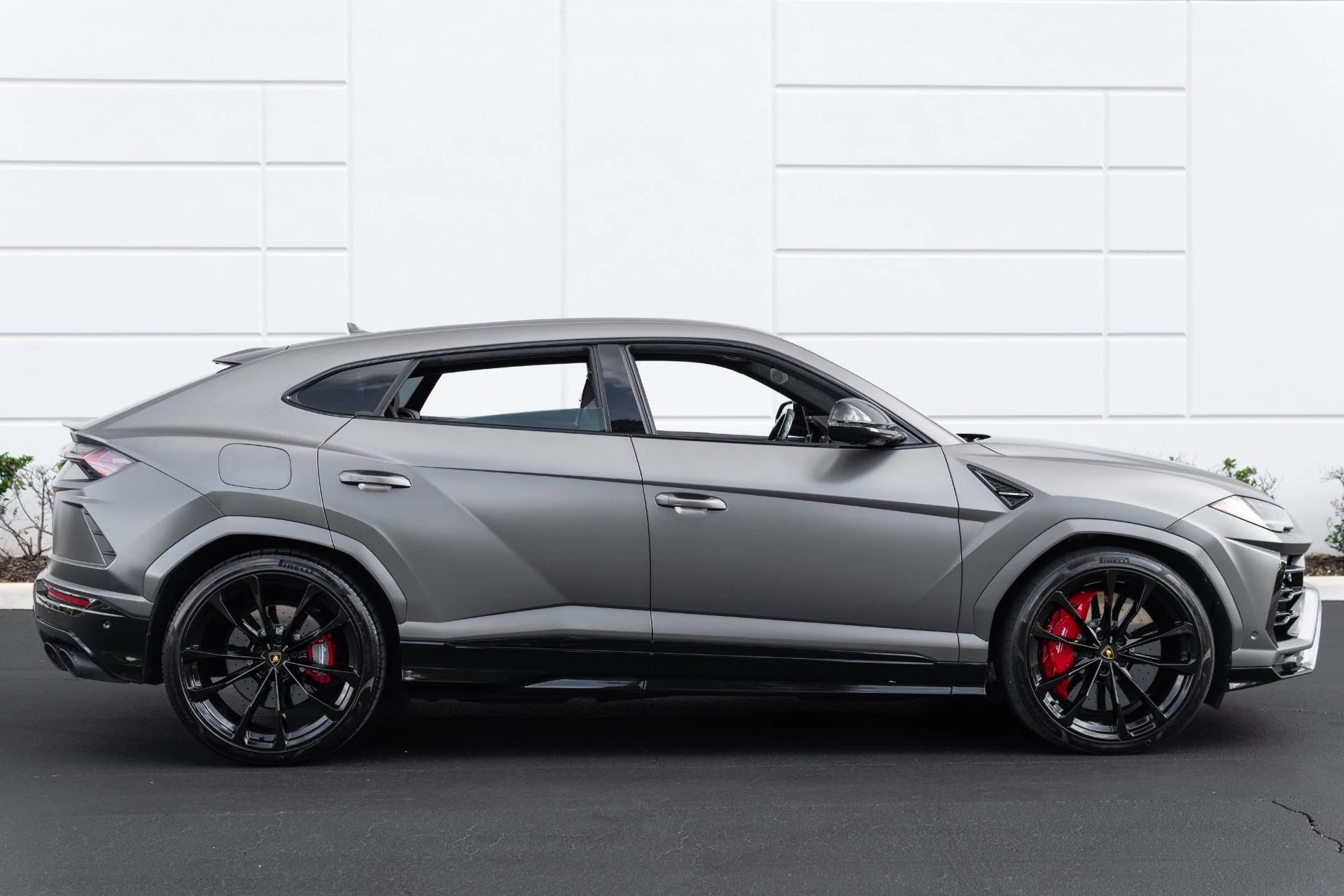 mph013_2708790818_Used_2022_Lamborghini_Urus_1773951394_58c8790a36