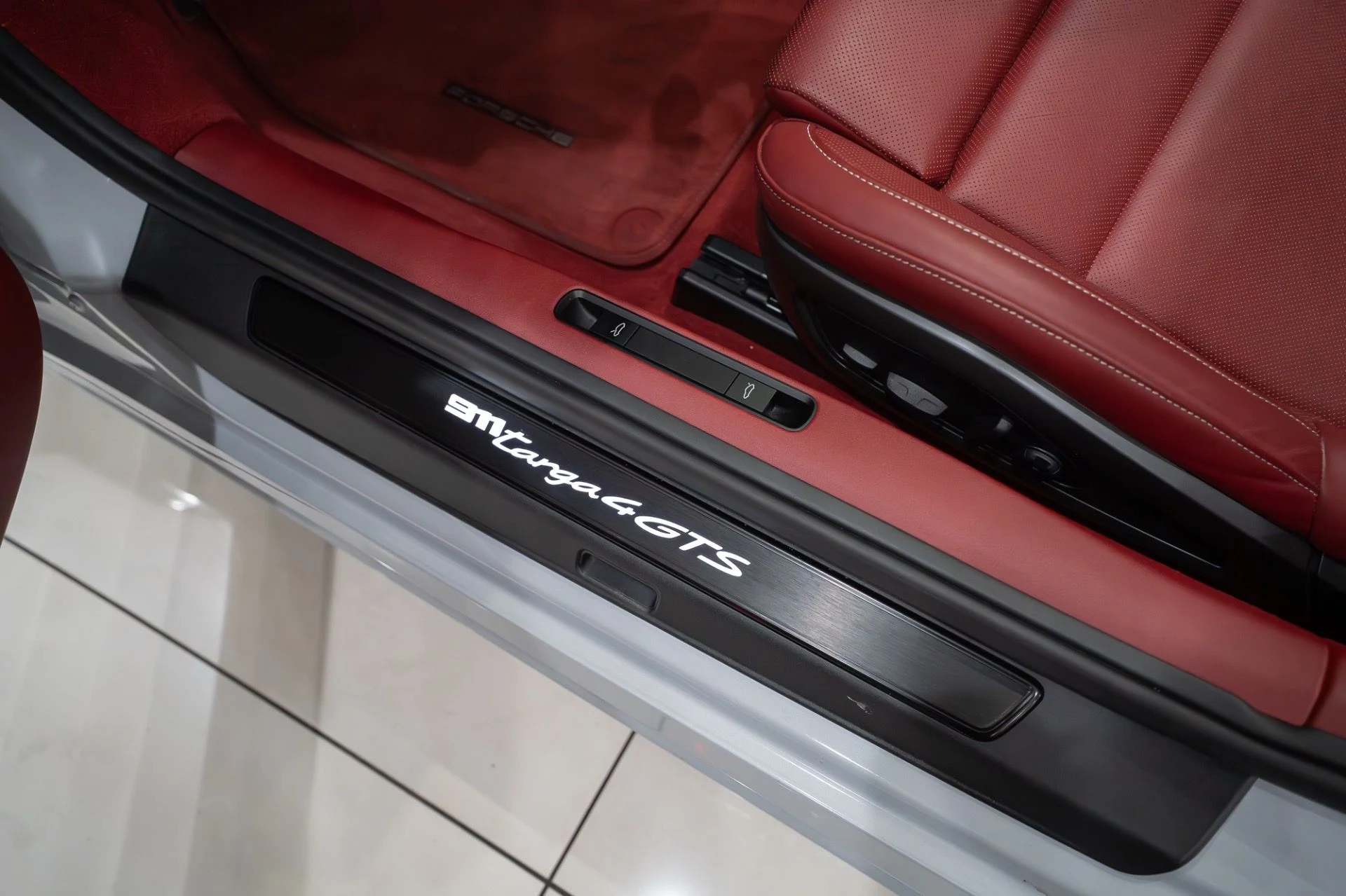 mph013_2710618951_11869_p14_l_3f994b7be0