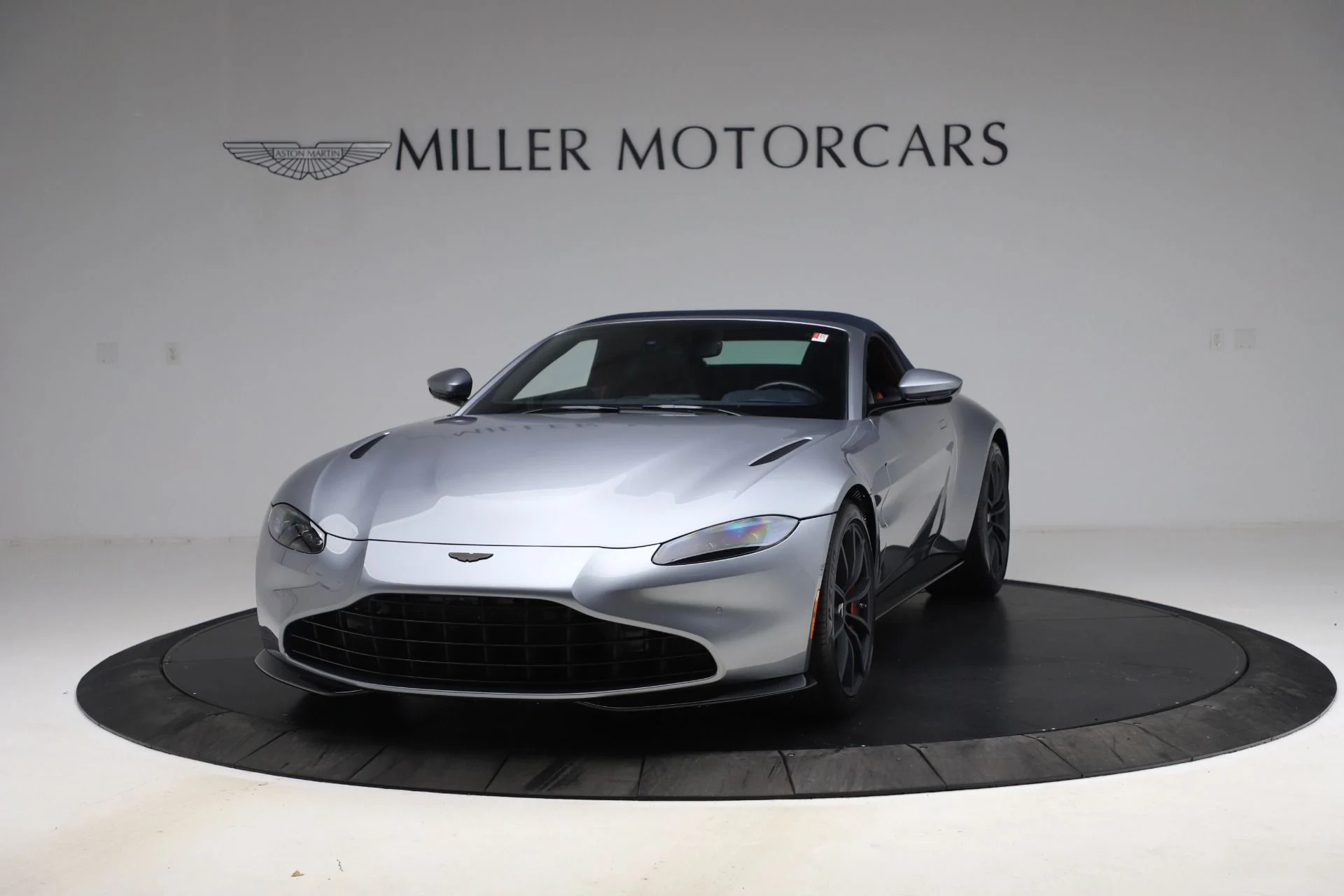 mph013_2713097558_Used_2021_Aston_Martin_Vantage_Roadster_1610739854_3f7b4a3109