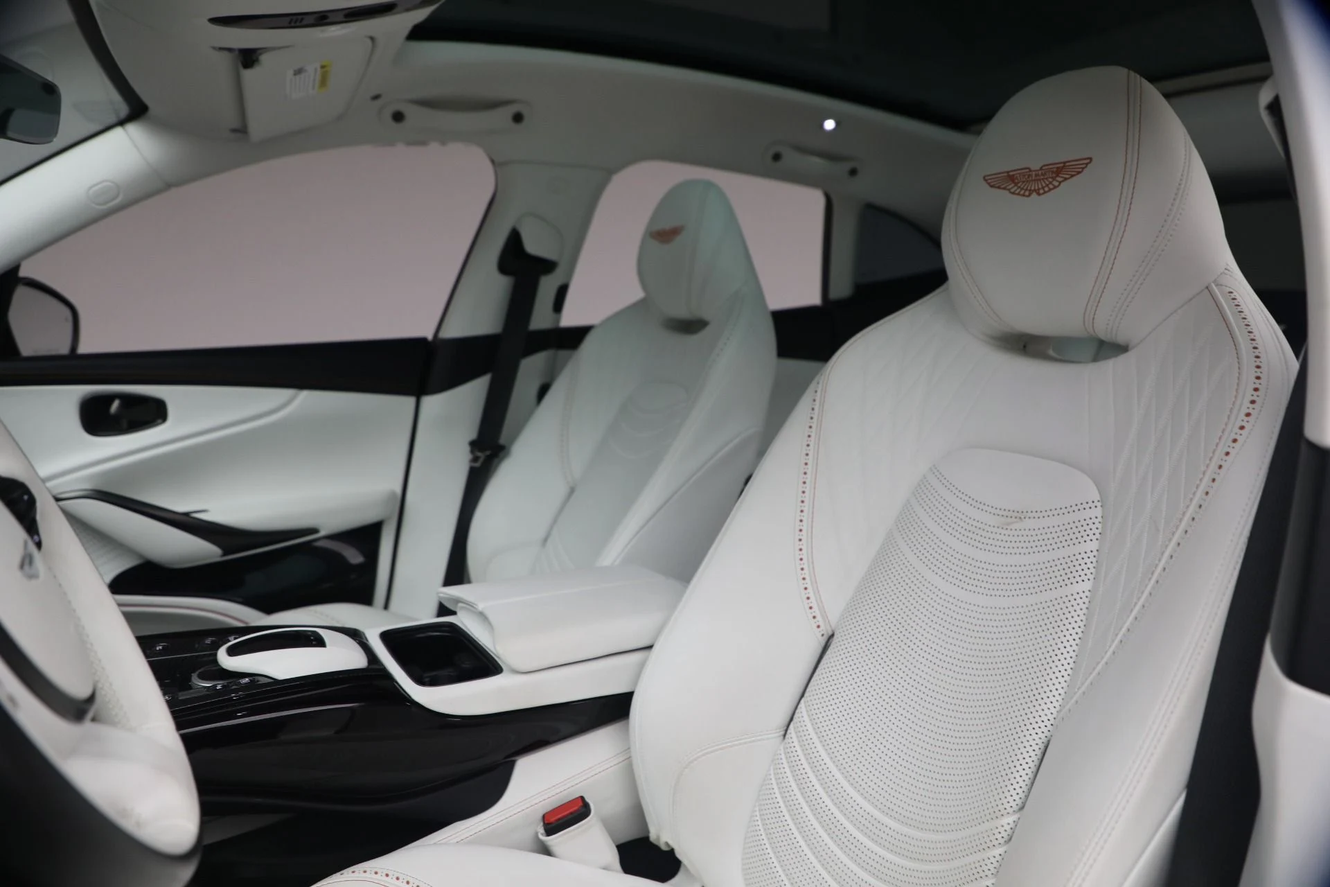 mph013_2713770814_Used_2024_Aston_Martin_DBX_707_1772122329_e07ee0617a