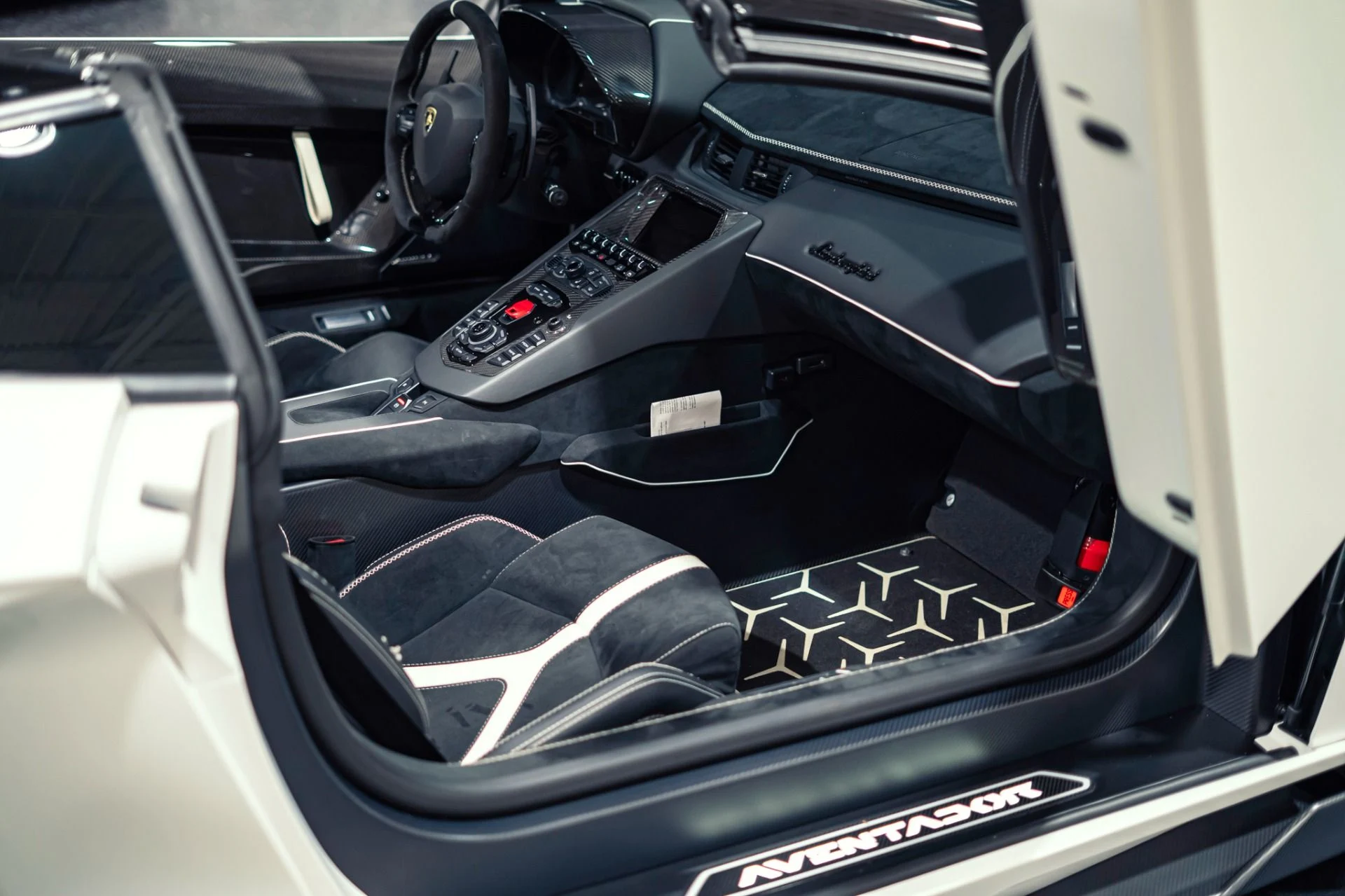 mph013_2715932965_Used_2020_Lamborghini_Aventador_LP_770_4_SVJ_1778086928_a73ed75345