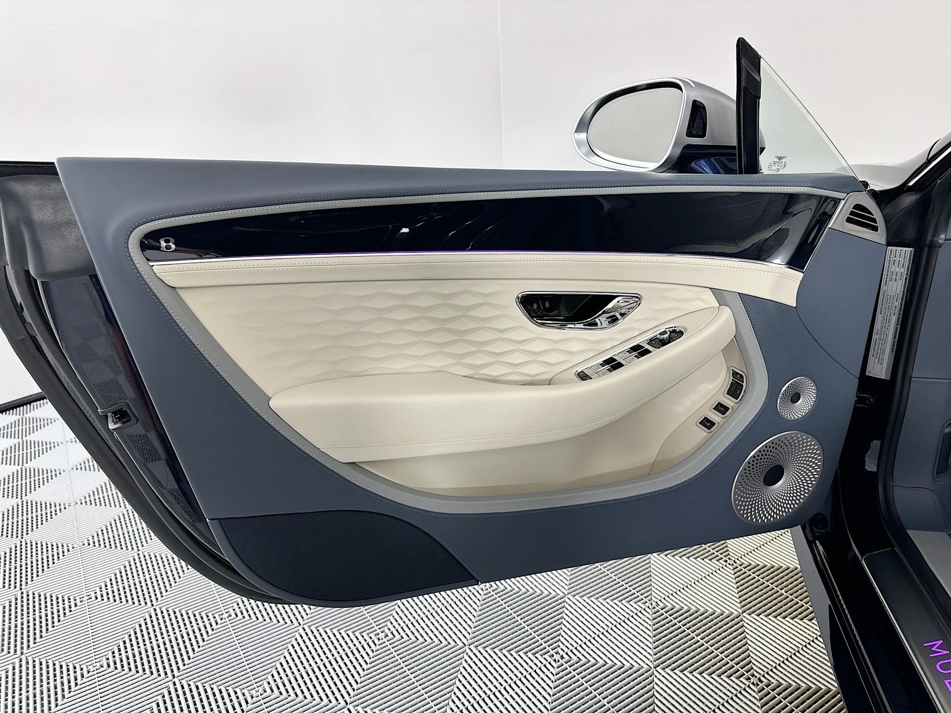 mph013_2716136806_14_78a37251d3