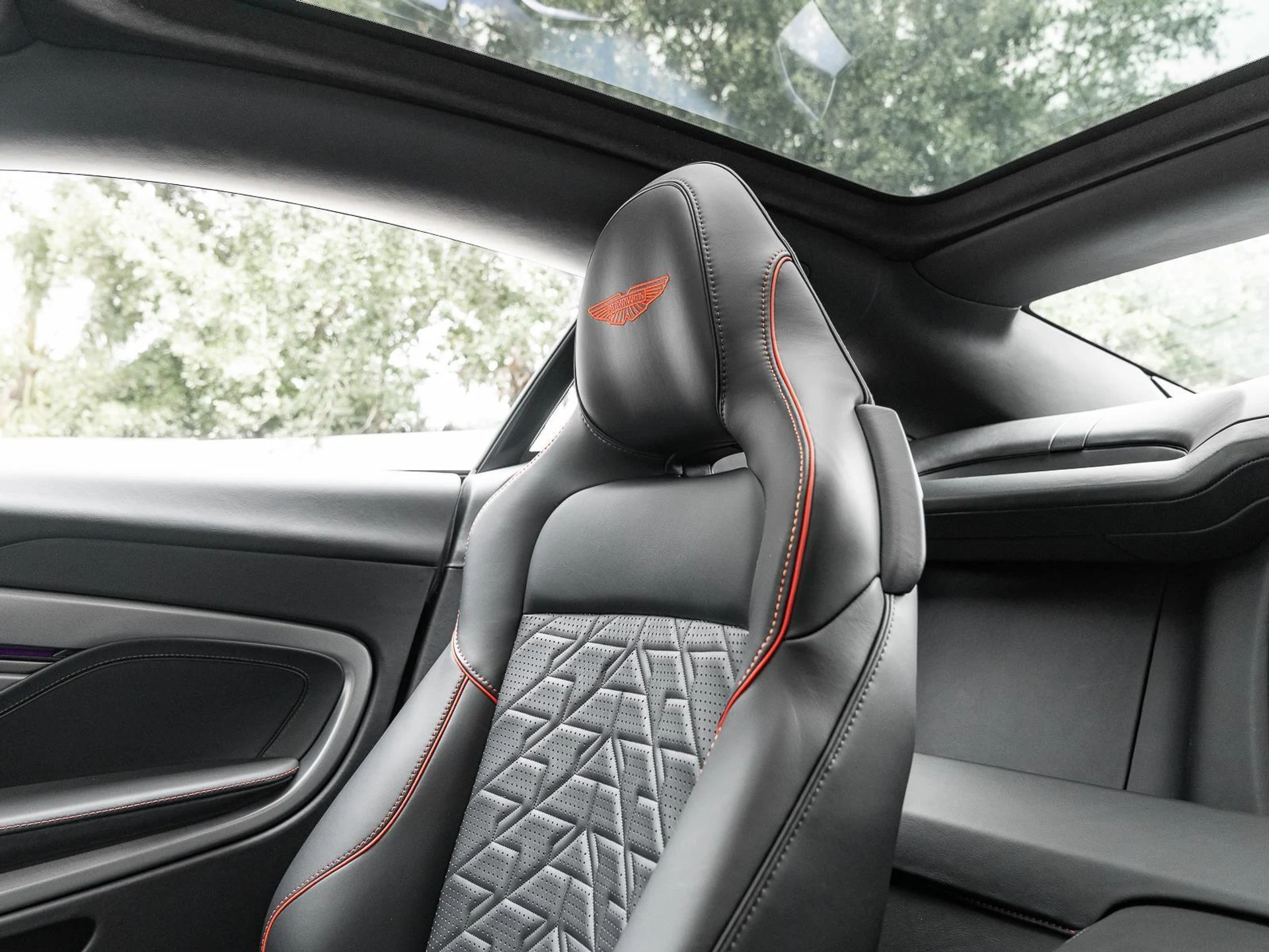 mph013_2717026749_Used_2025_Aston_Martin_Vanquish_Coupe_1780612107_6b2173c192