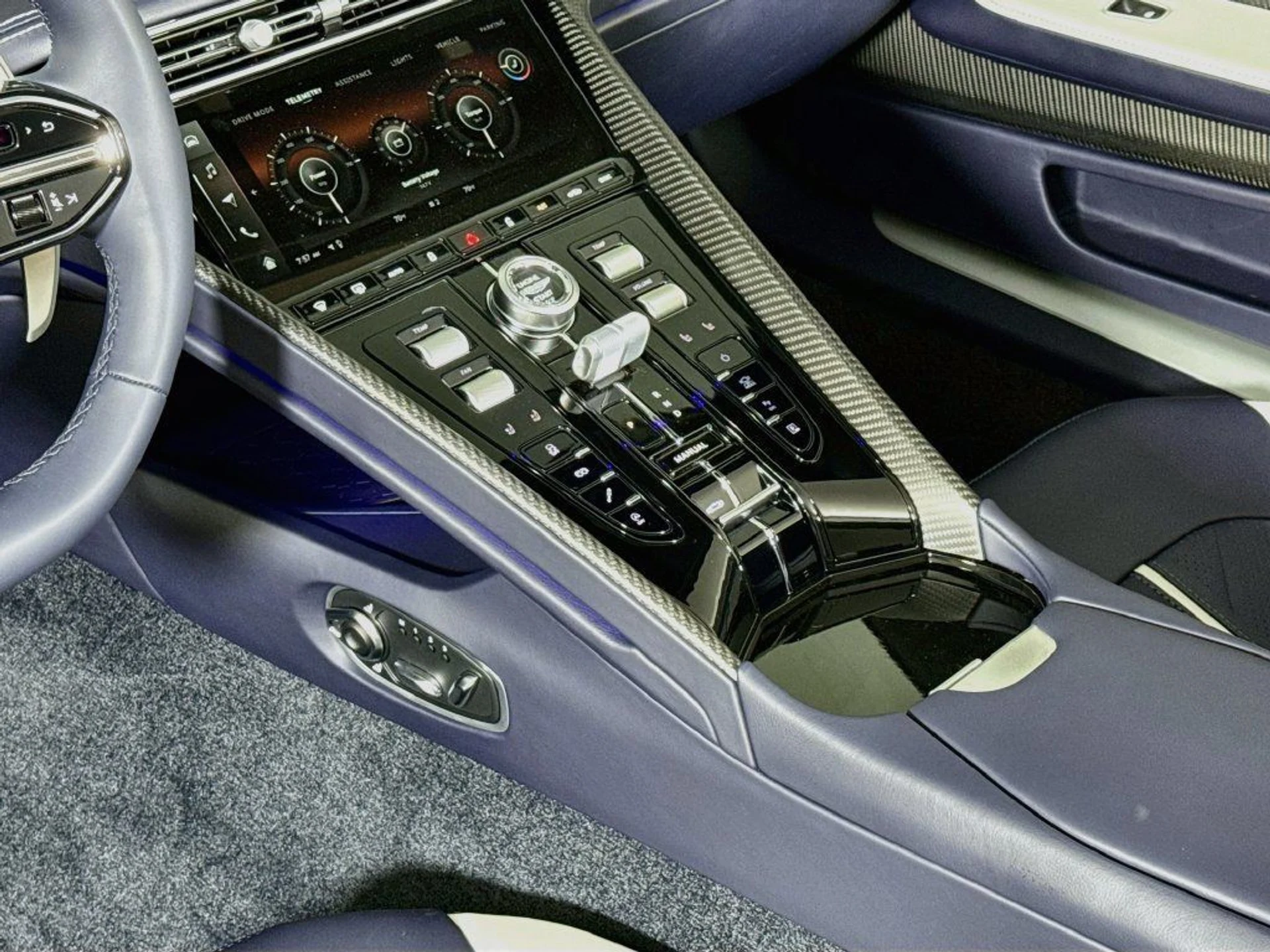 mph013_2717104060_new_2026_aston_martin_db12_volante_11350_23082911_13_1024_47d2f02e82