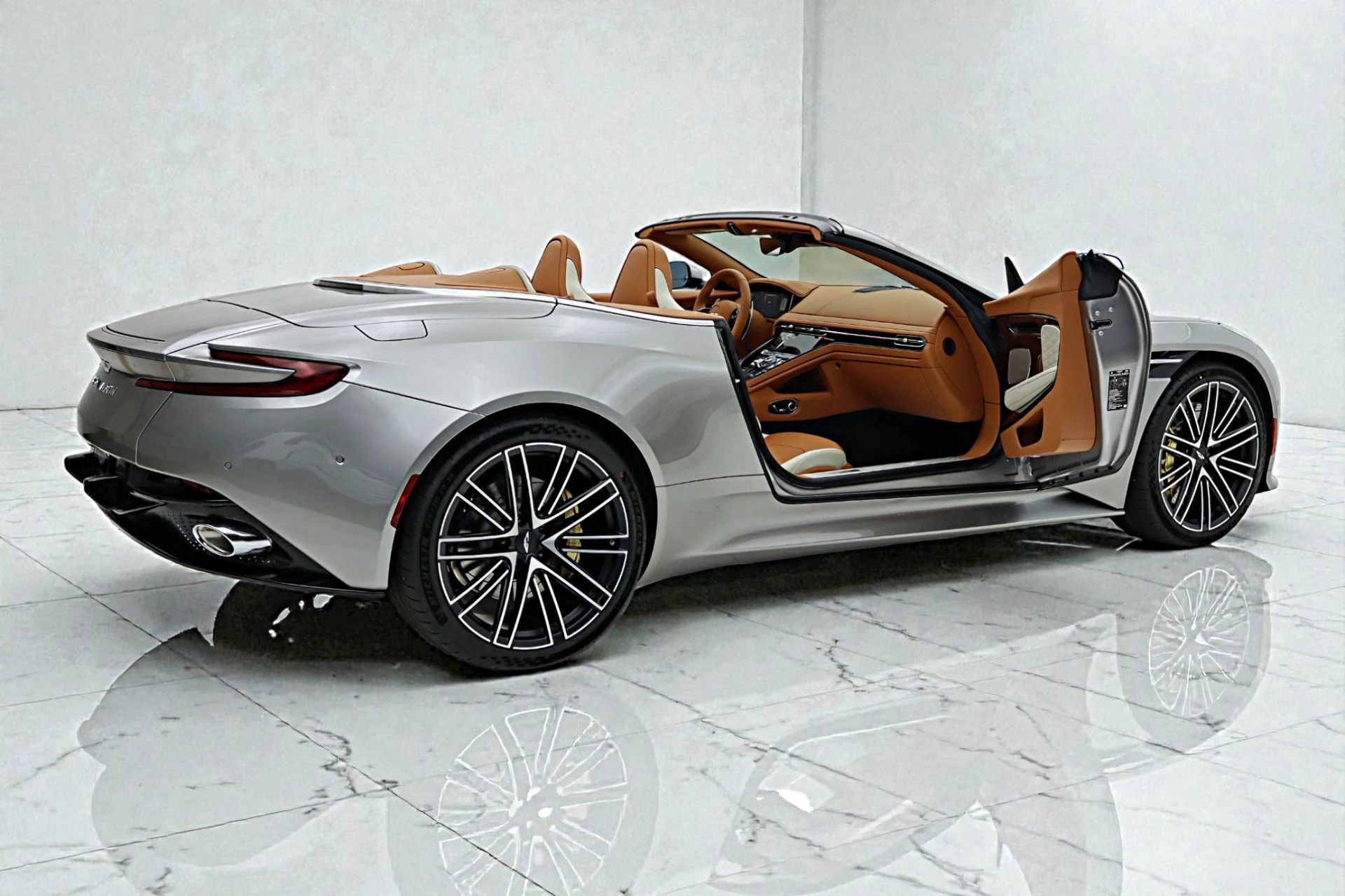 mph013_2719074961_New_2026_Aston_Martin_DB_12_Volante_a5a9ecb57c