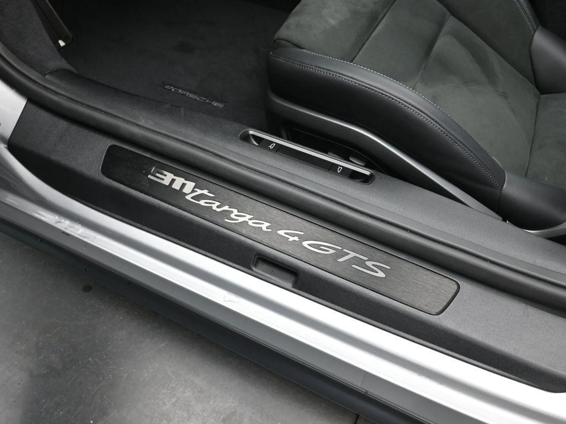 mph013_2719448406_P47_J_Kd_Eda_Fbwgd_Gt_K0491_He_WWP_4_2ea519a718