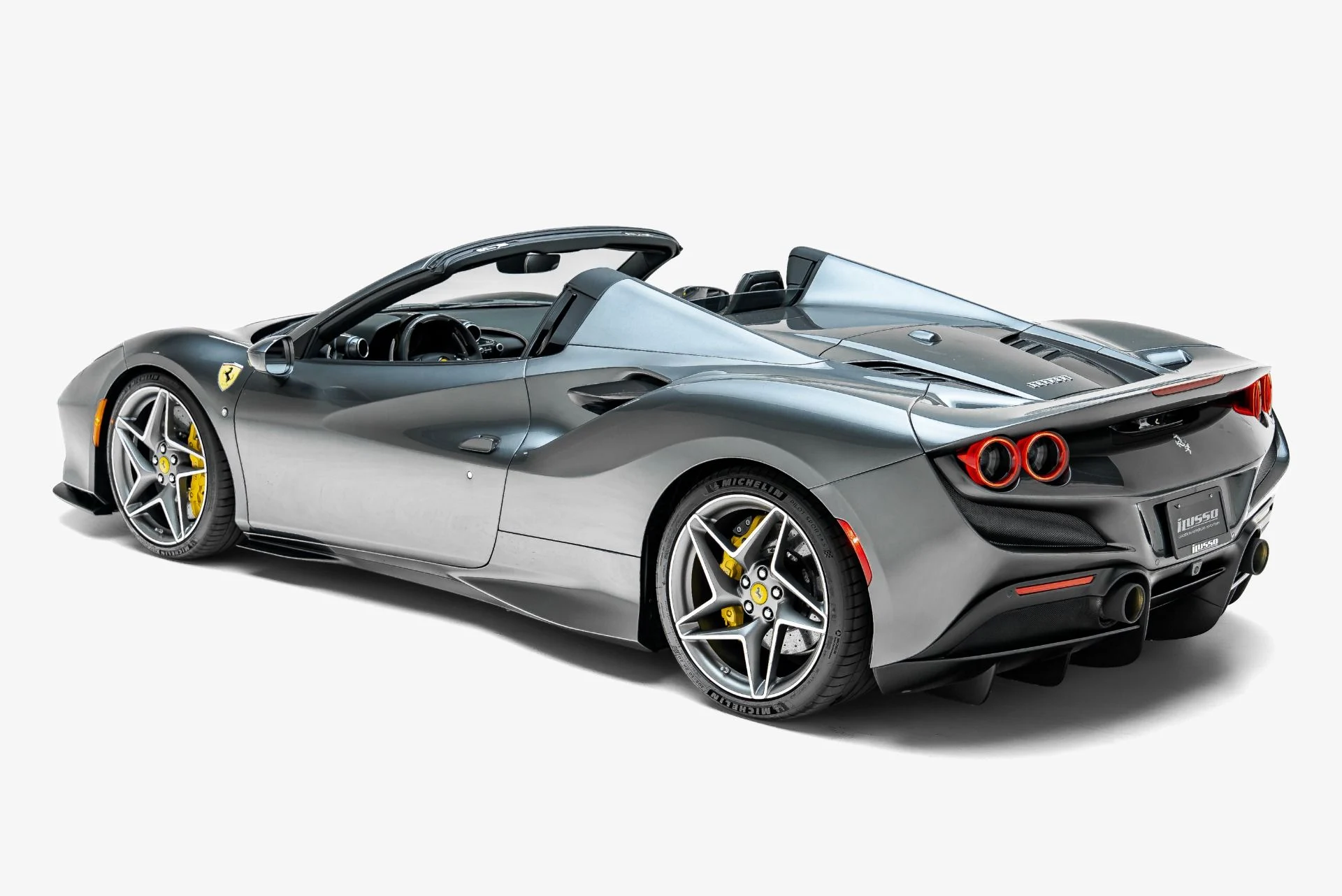 mph013_2721358229_Used_2022_Ferrari_F8_Spider_1788910587_bbdb36e79b