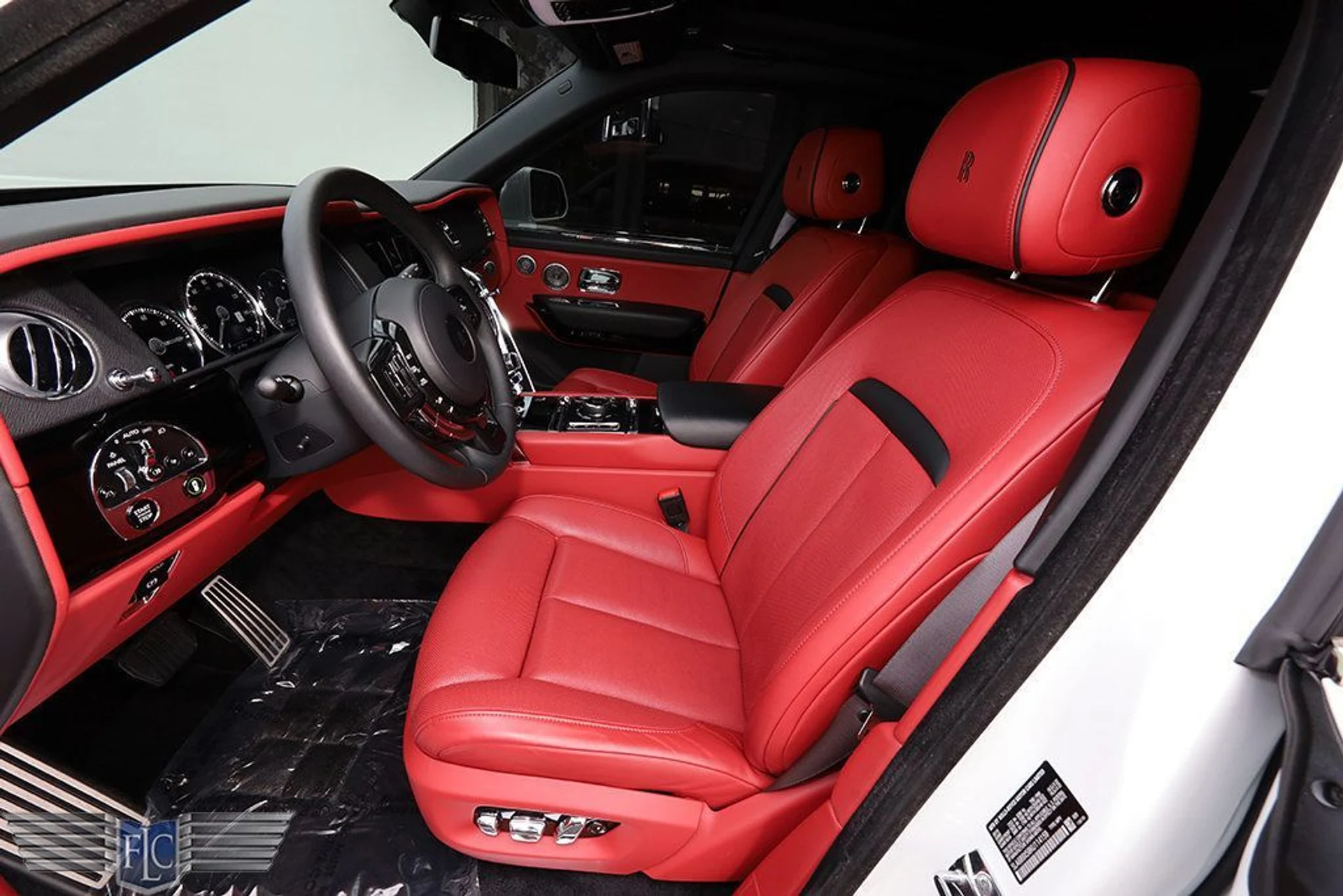 mph013_2726372366_used_2019_rolls_royce_cullinan_sportutility_6305_22963693_14_1024_0a3eab3b67